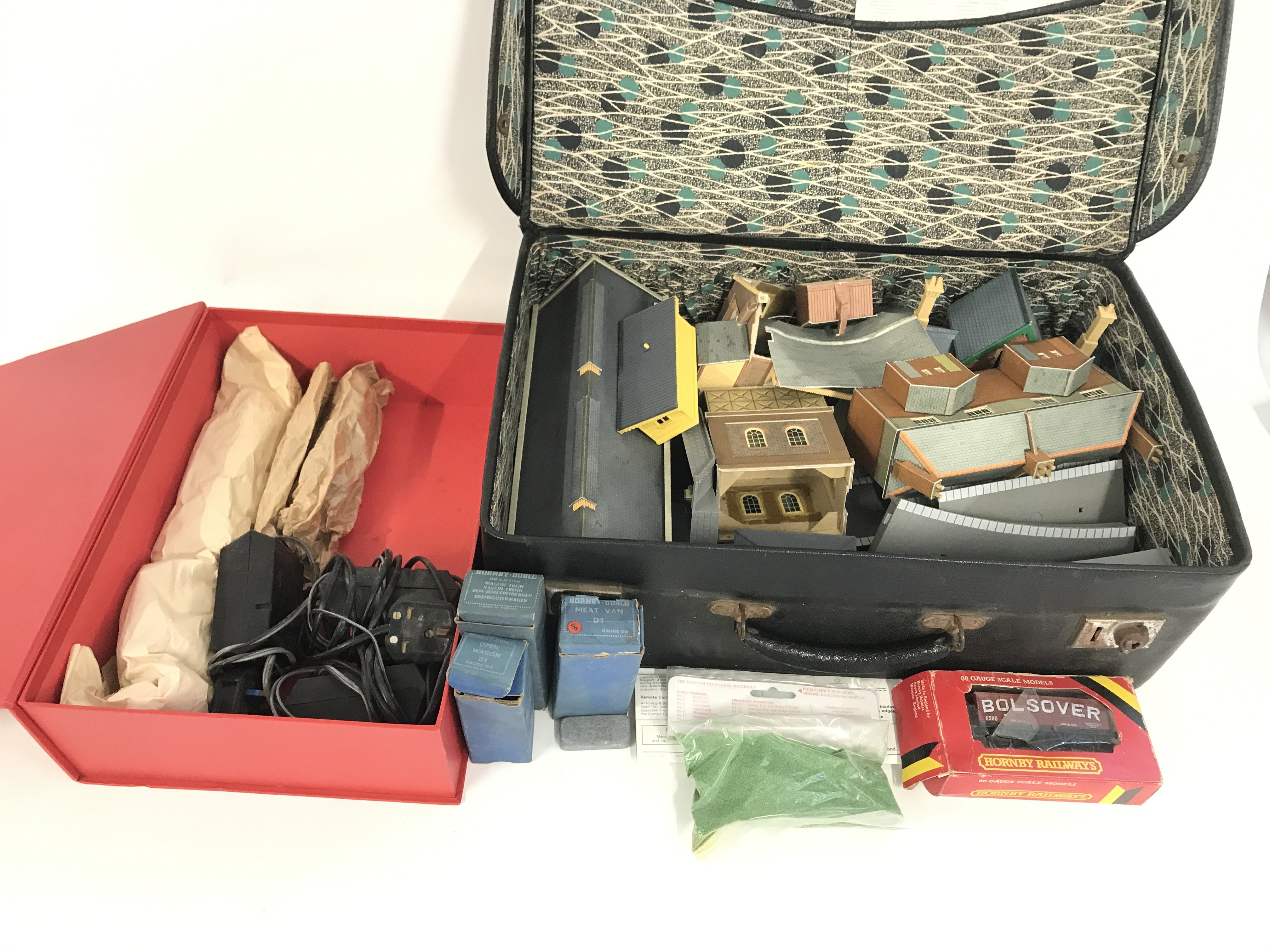 A box containing a collection of buildings , transformers and various other accessories. All playworn. No Reserve.