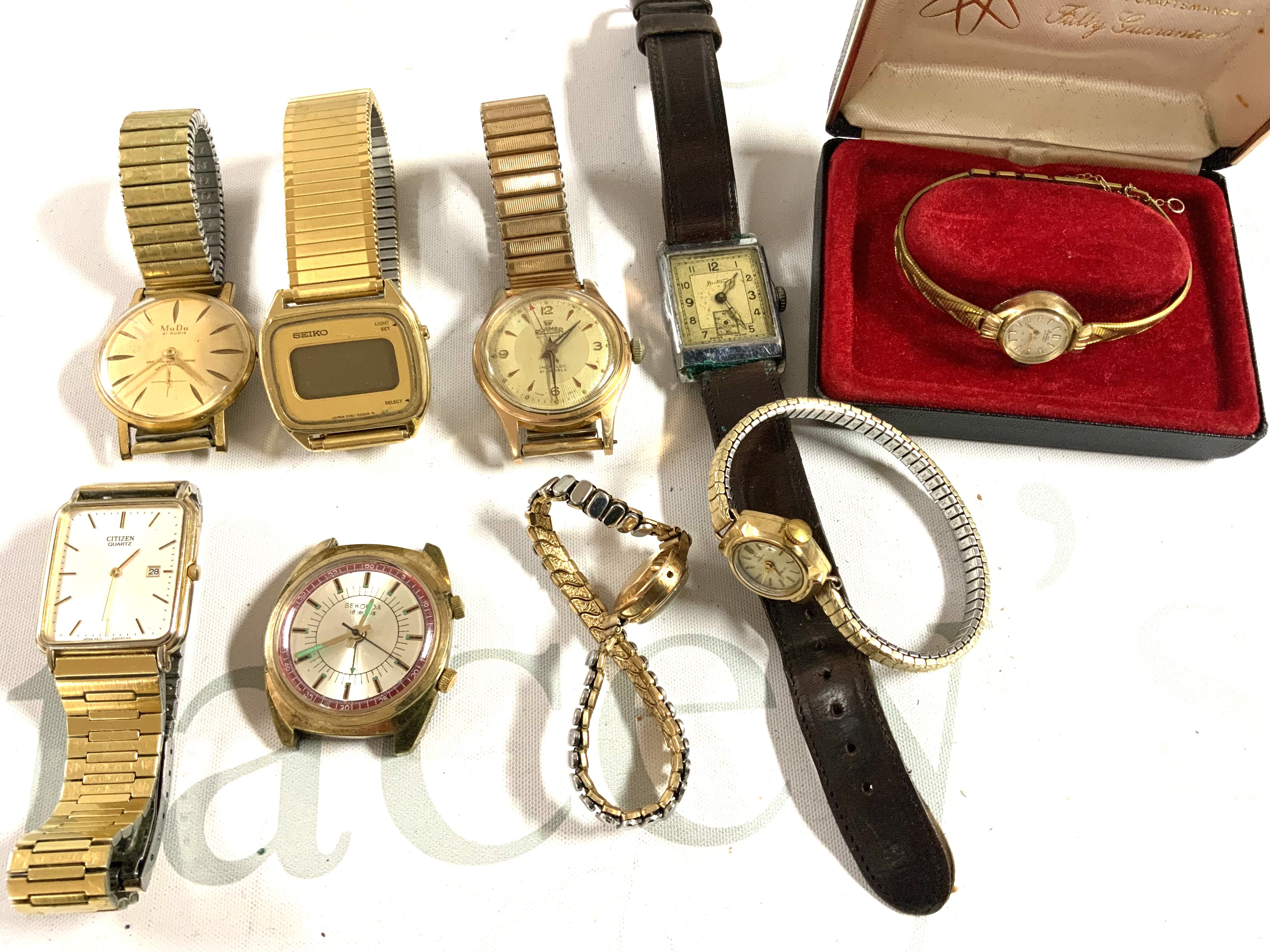 A mixed lot of vintage watches to include a 9ct gold cased example, Vintage 1960s Seonda etc.
