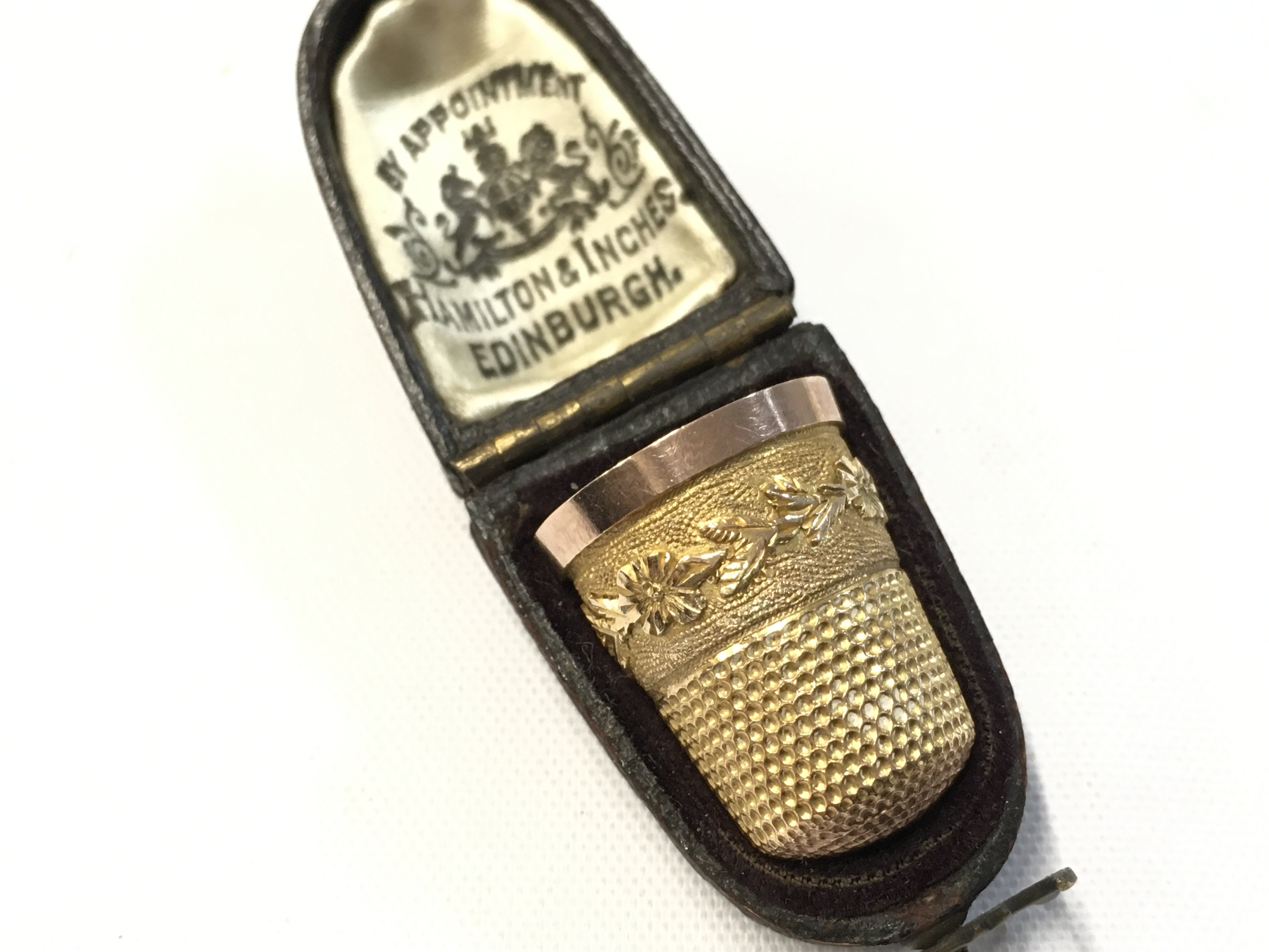 A 9 carat gold thimble . 5g total weight. Postage category a