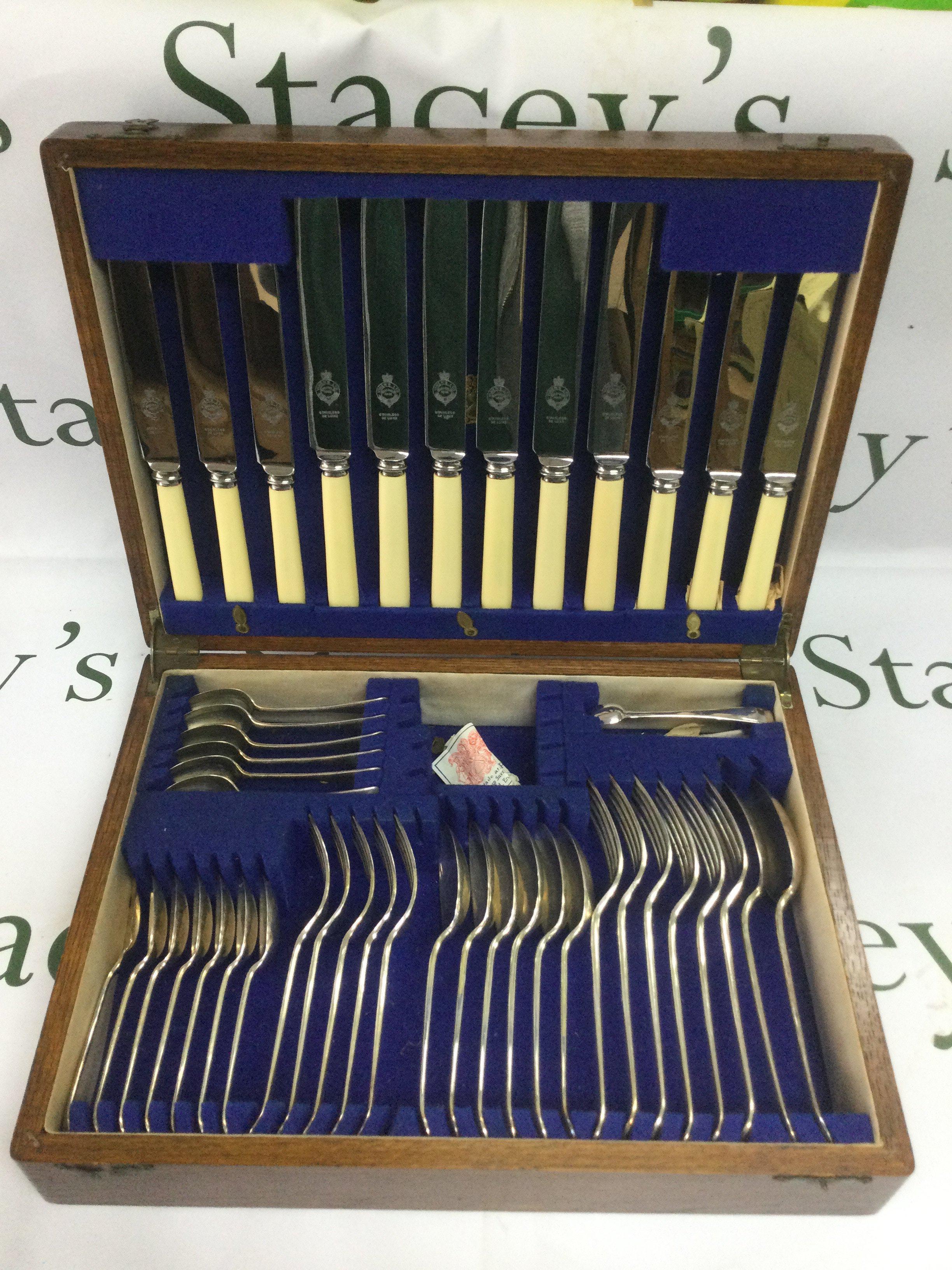 A Viners canteen of cutlery. Shipping category C.