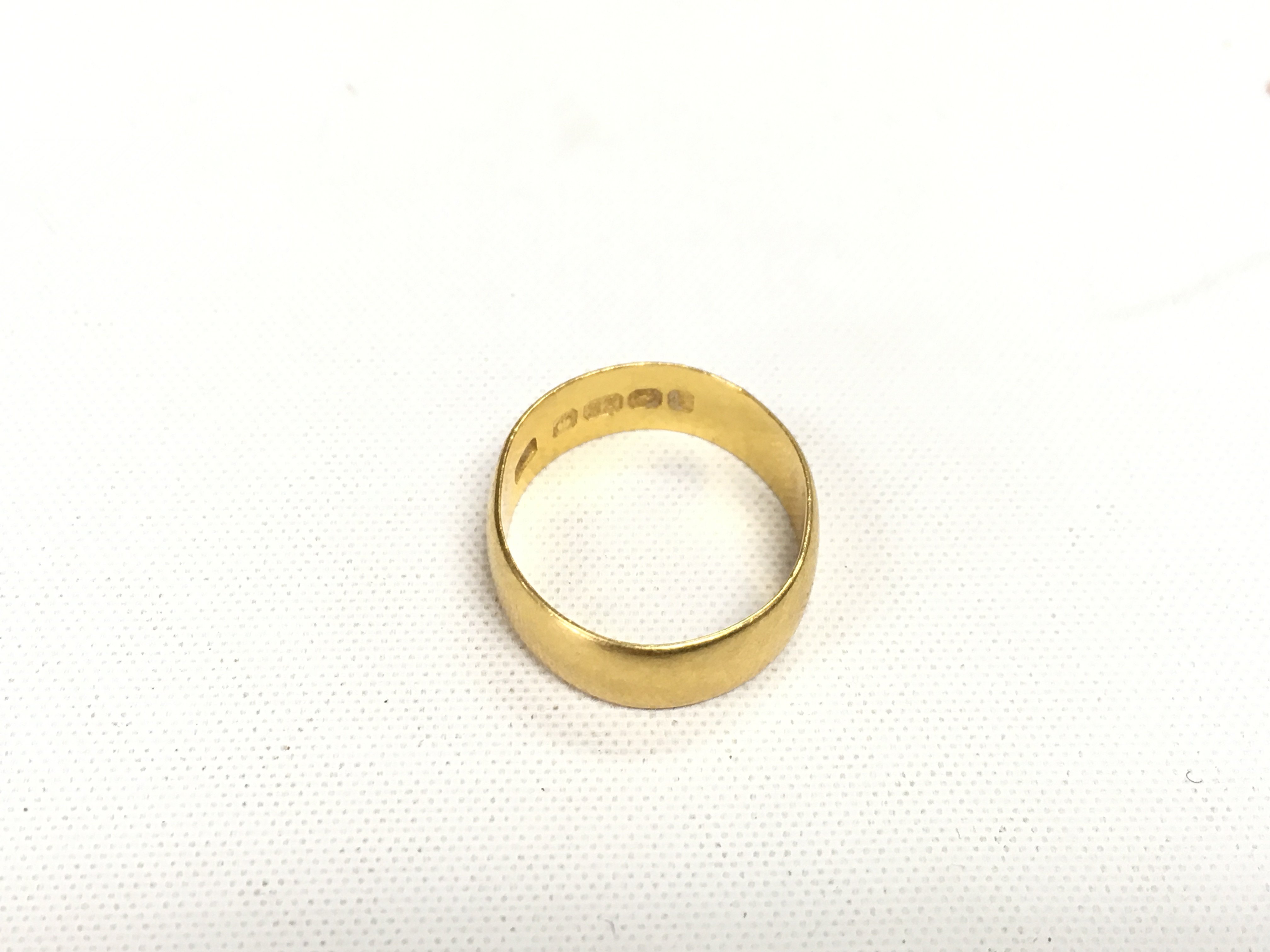 A 22ct wedding band, approx weight 4.41 grams.