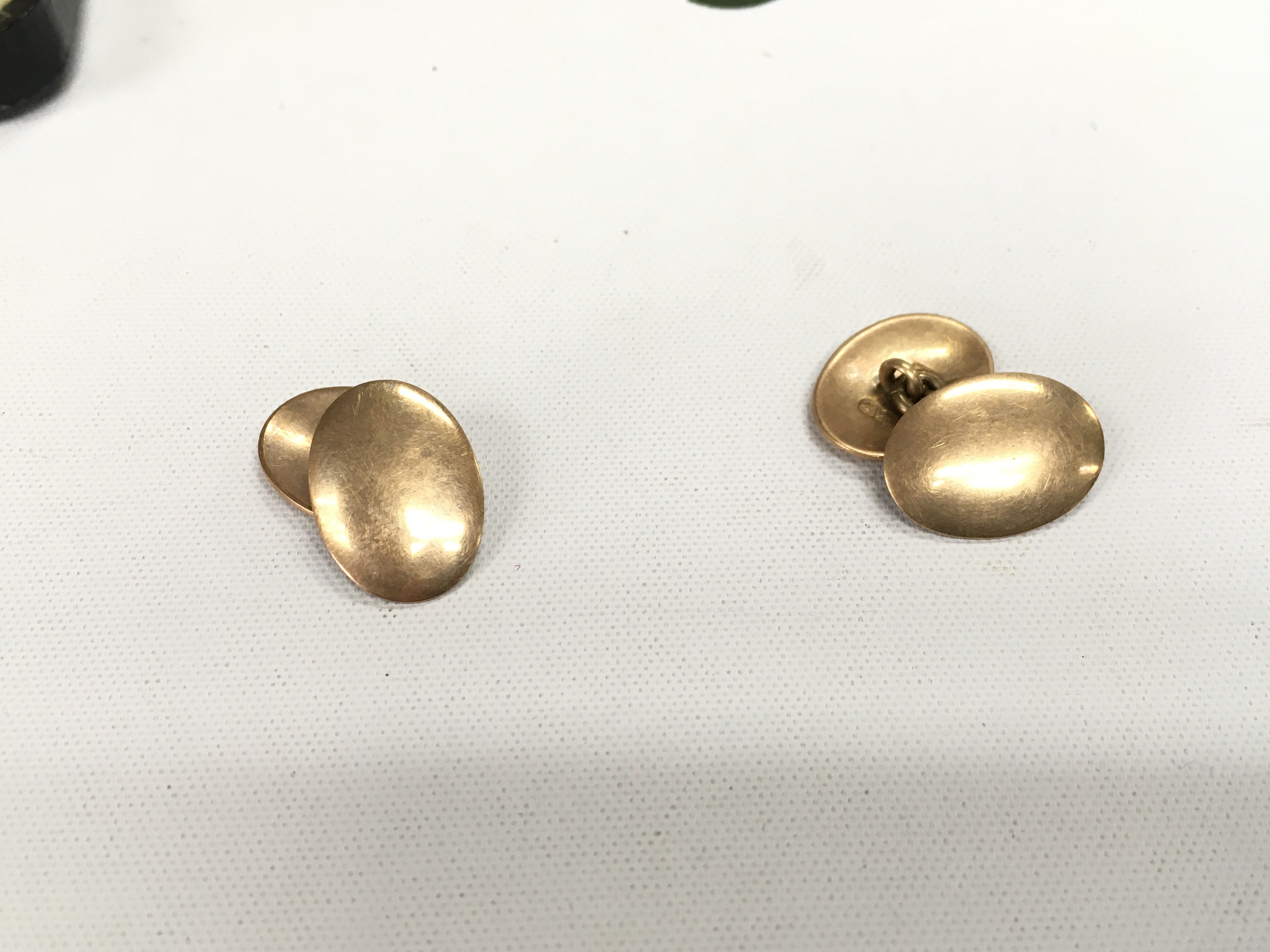 One pair of 9ct gold cufflinks. Approx weight 6.72 grams.