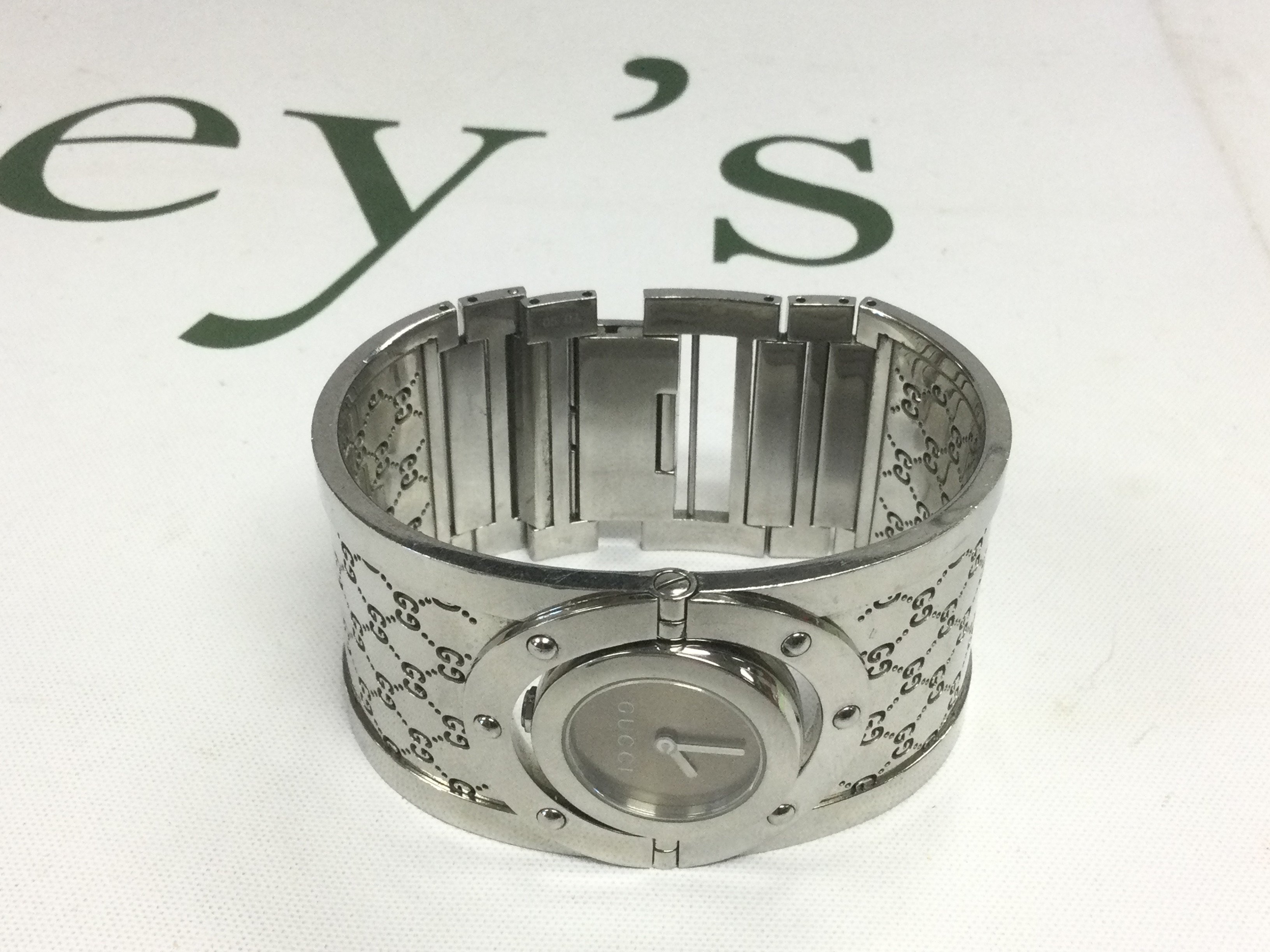 A Gucci watch bracelet. Shipping category A.
