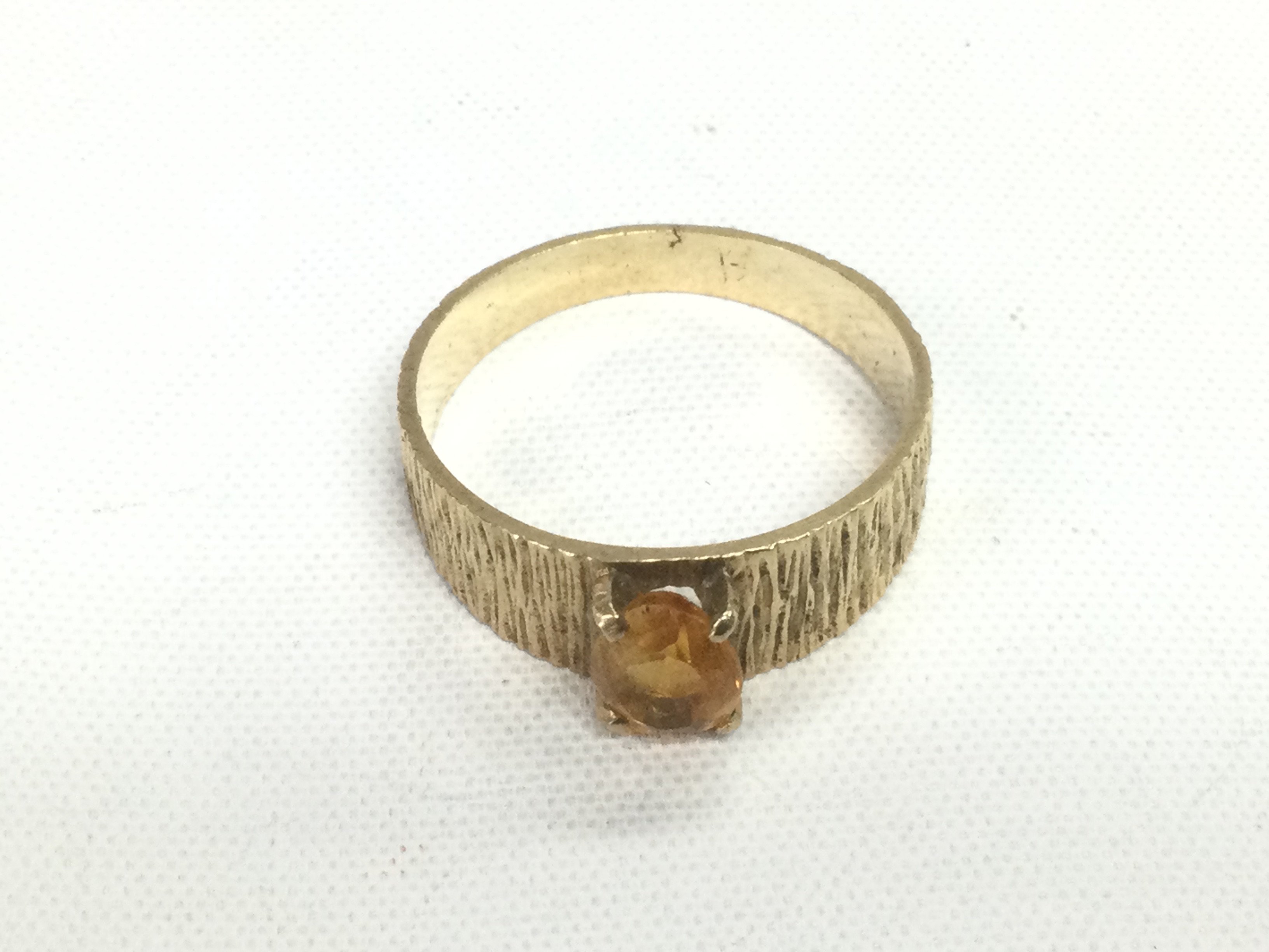 A 9ct gold ring set with a citrine stone, approx