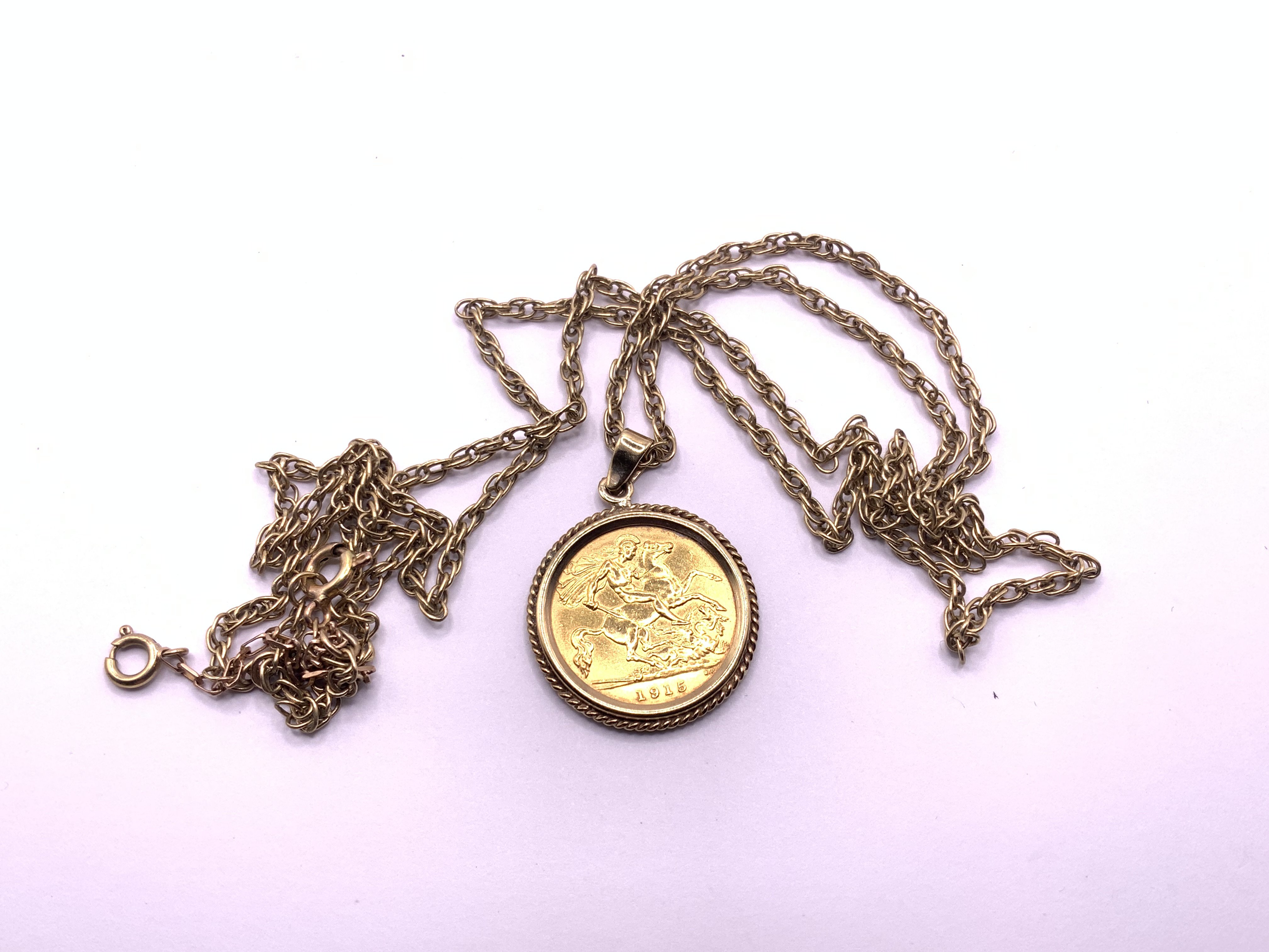 1915 Sydney mint half sovereign with 9ct gold coin mount and chain. 12.15gs (A)