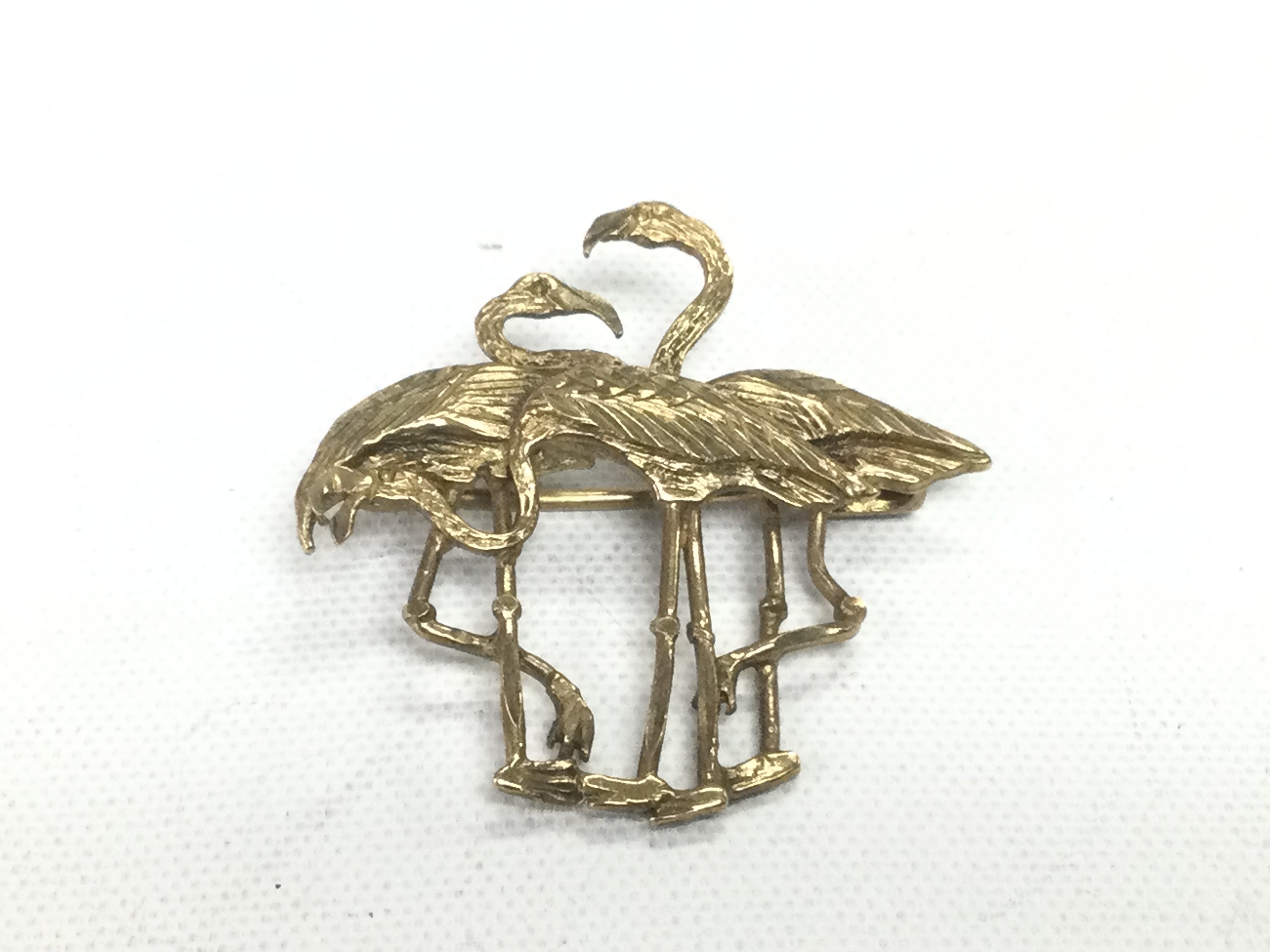 A 9ct gold brooch in the form of flamingoes, approx 3cm wide and approx 3.3g. Shipping category A.