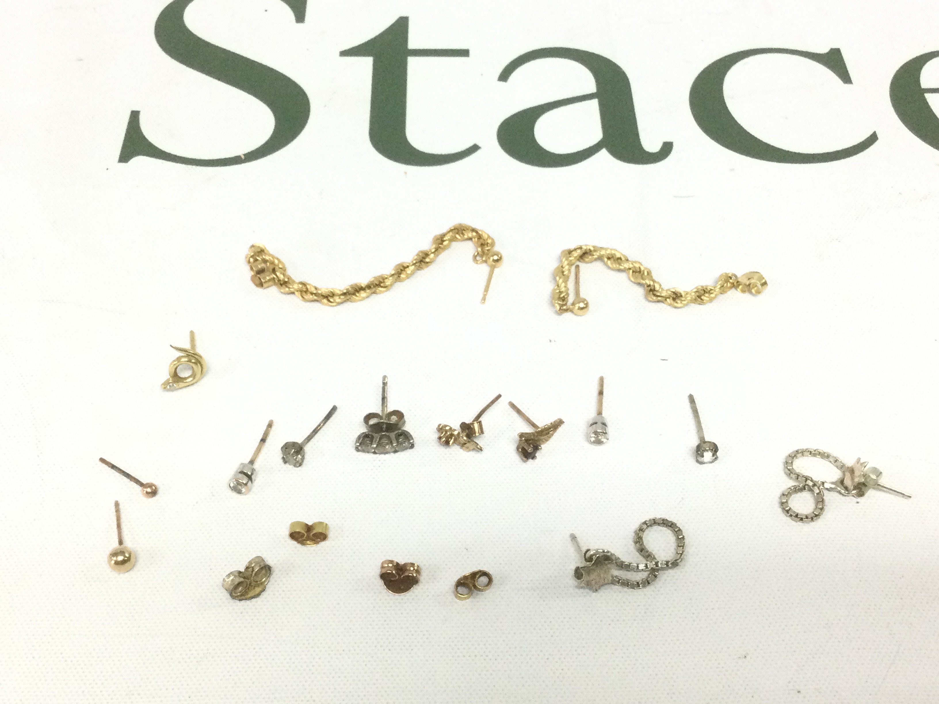 A collection of earrings including some gold examples. Shipping category A.