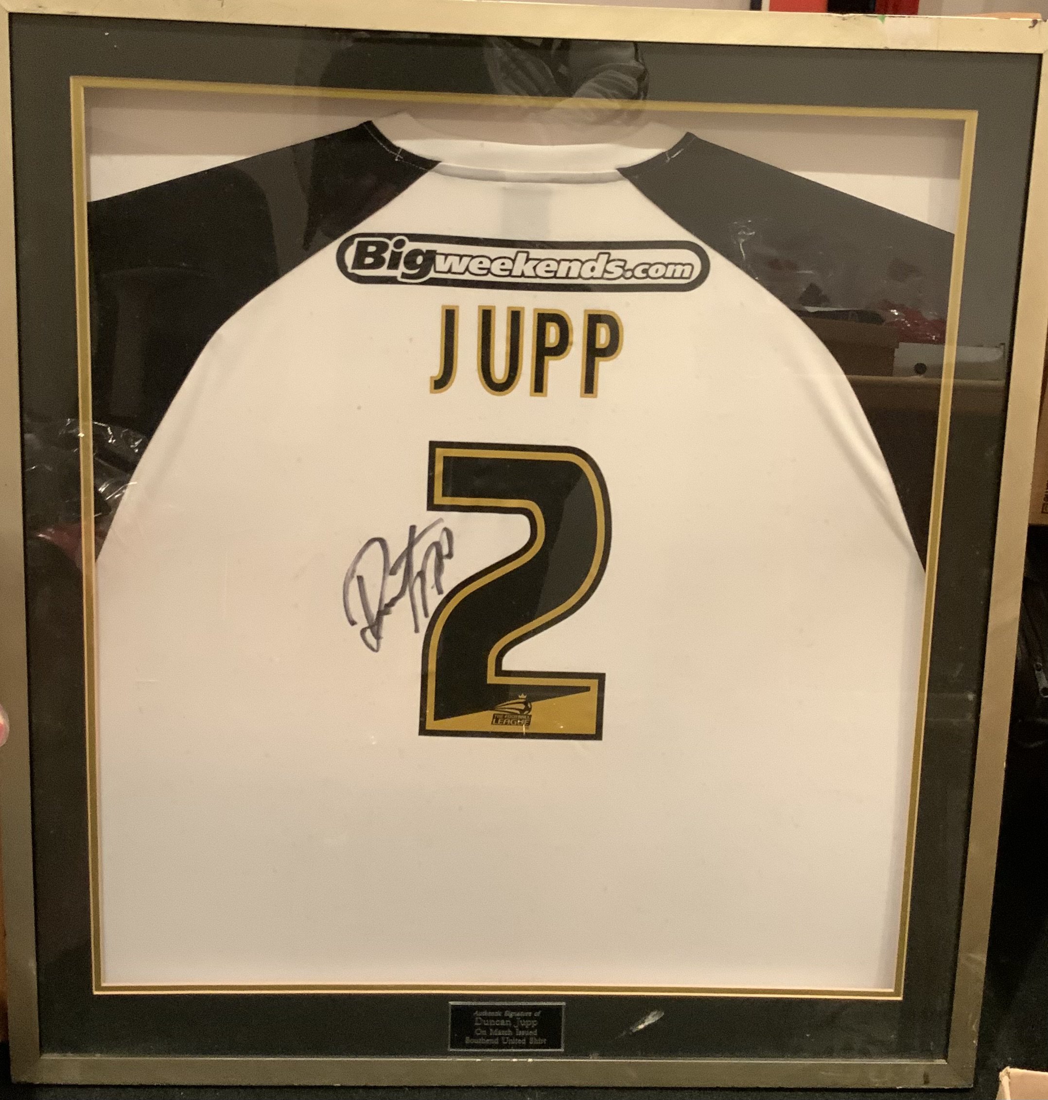 Southend 2005  - 2006  Match Issued Framed Signed Football Shirt: Jupp 2 to rear and signed by the player. Frame measures approximately 32 inches by 30 inches.  Not for posting. 