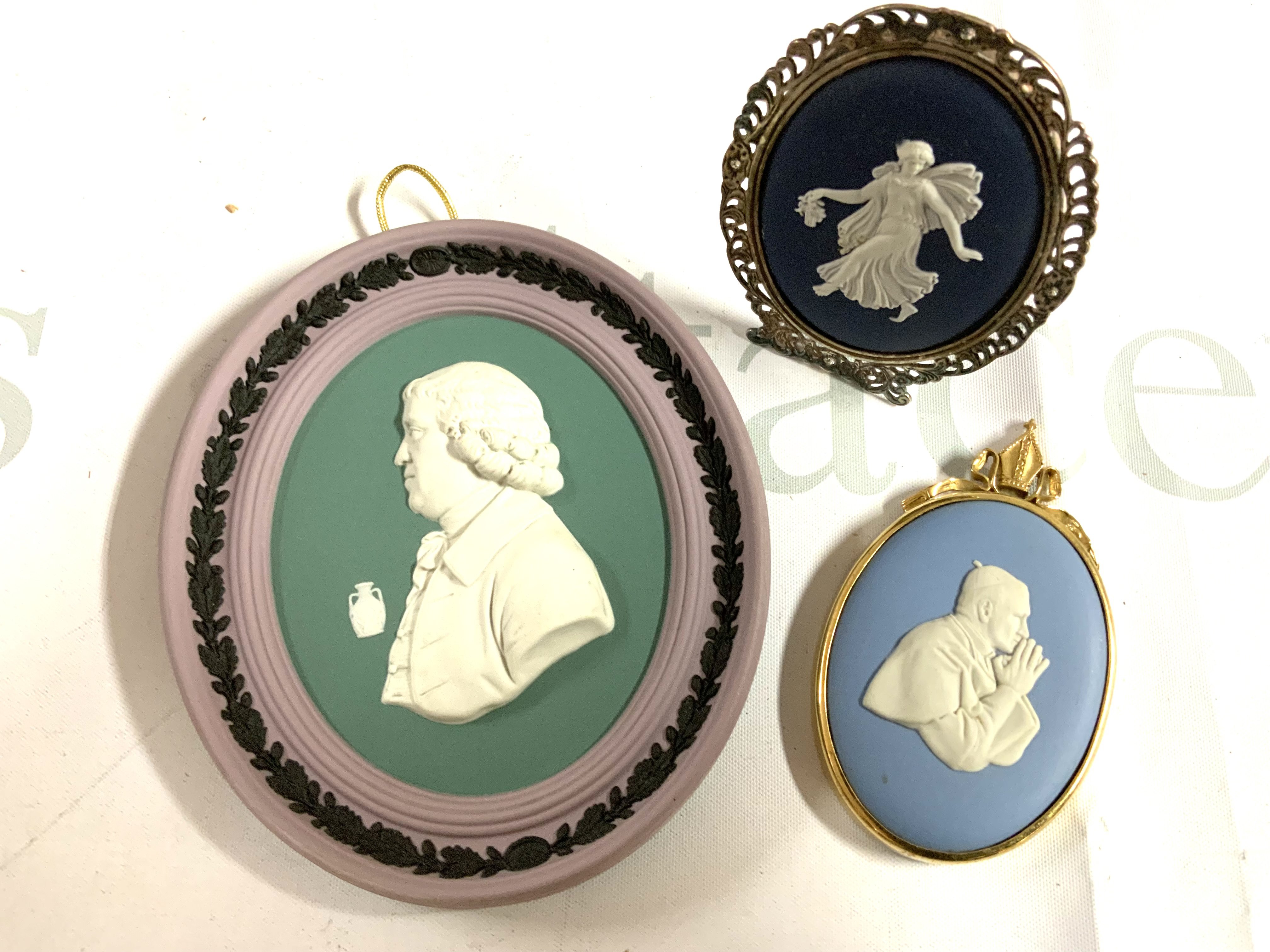 3 Wedgewood plaques. Josiah Wedgewood anniversary plaque Ltd edition 215/500, silver framed miniature plaque, Ltd edition plaque of the Pope. (D)