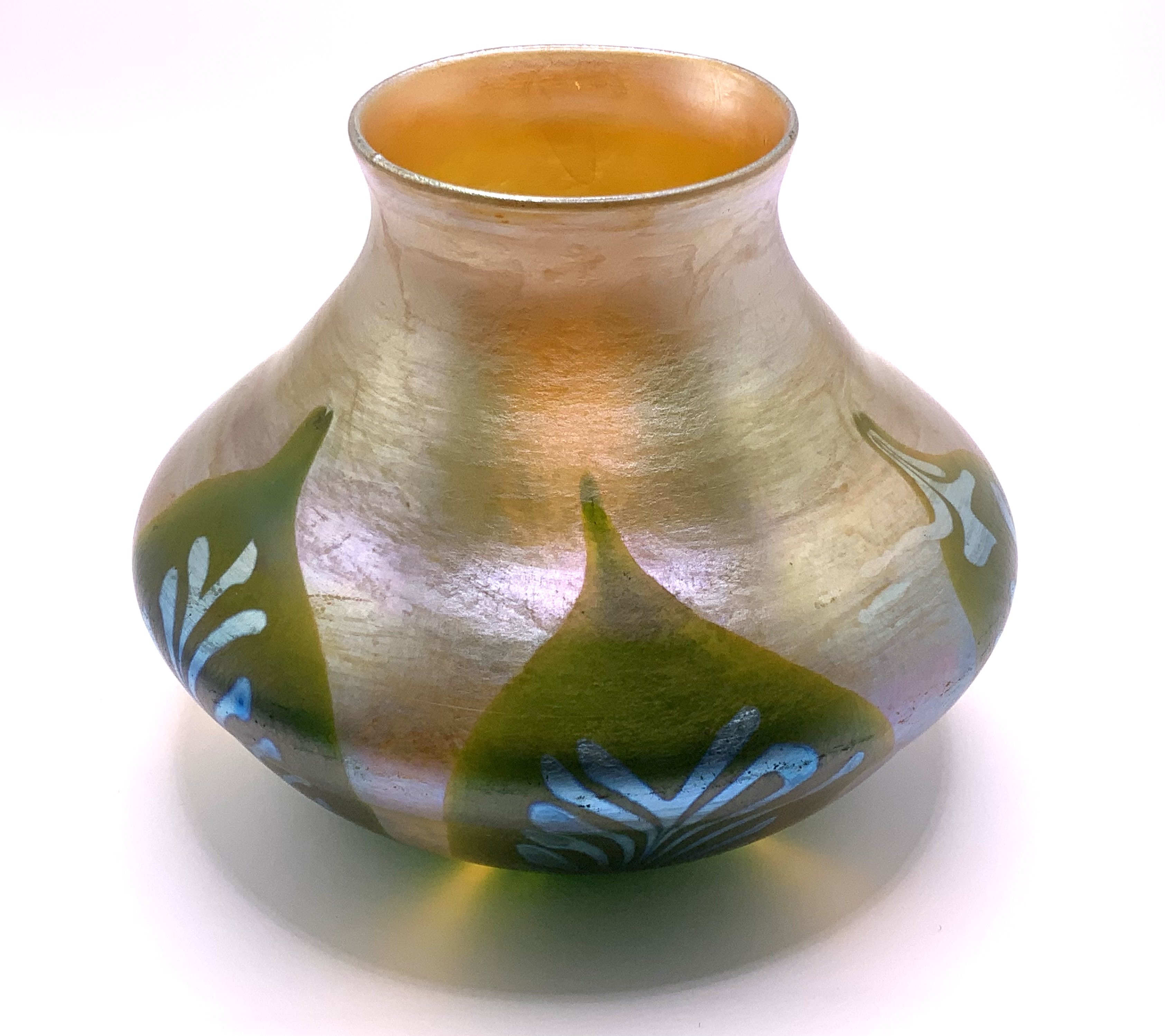 Fine quality Louis Comfort Tiffany Favrile squat glass vase with pulled feather decoration on gold iridescent body, pontil marked LCT, signed L C Tiffany Favrile 4547 circa 1910. 10cm. (D)