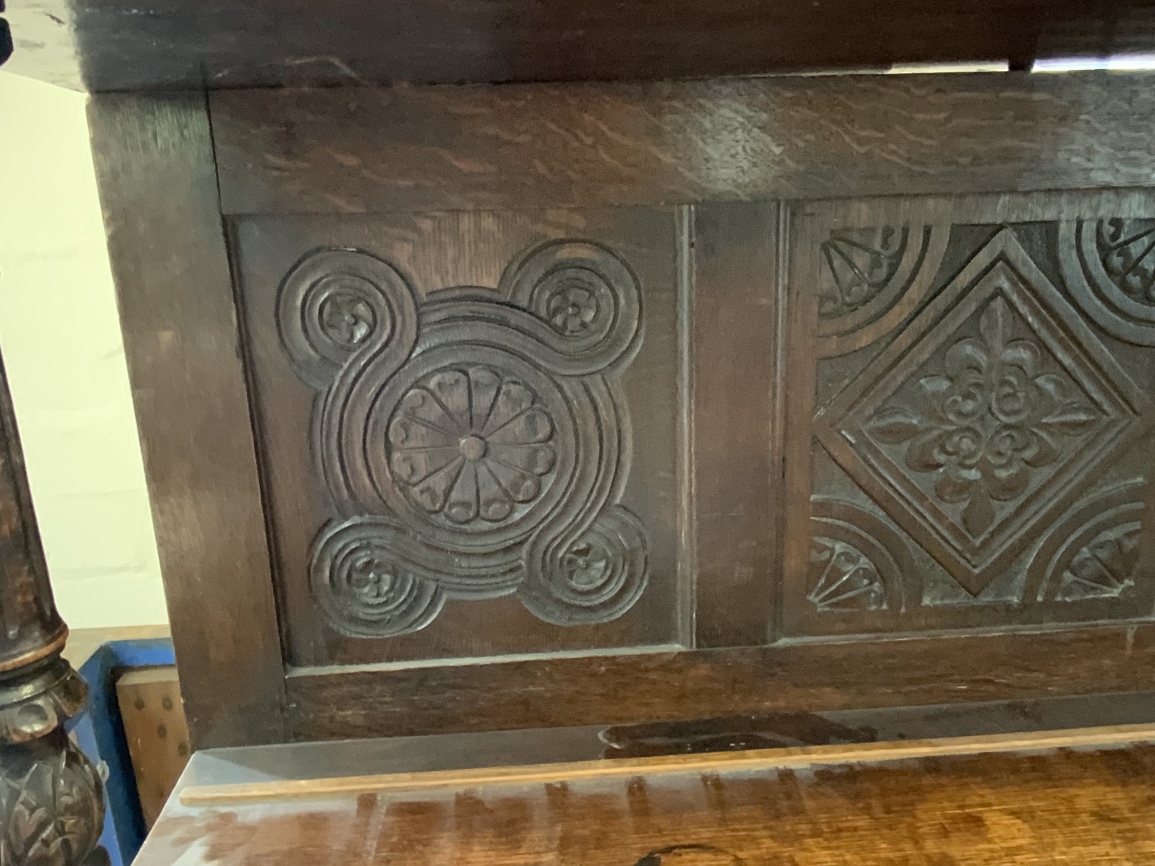 A Queen Anne style oak 3 draw dresser. 180cm x 101cm.