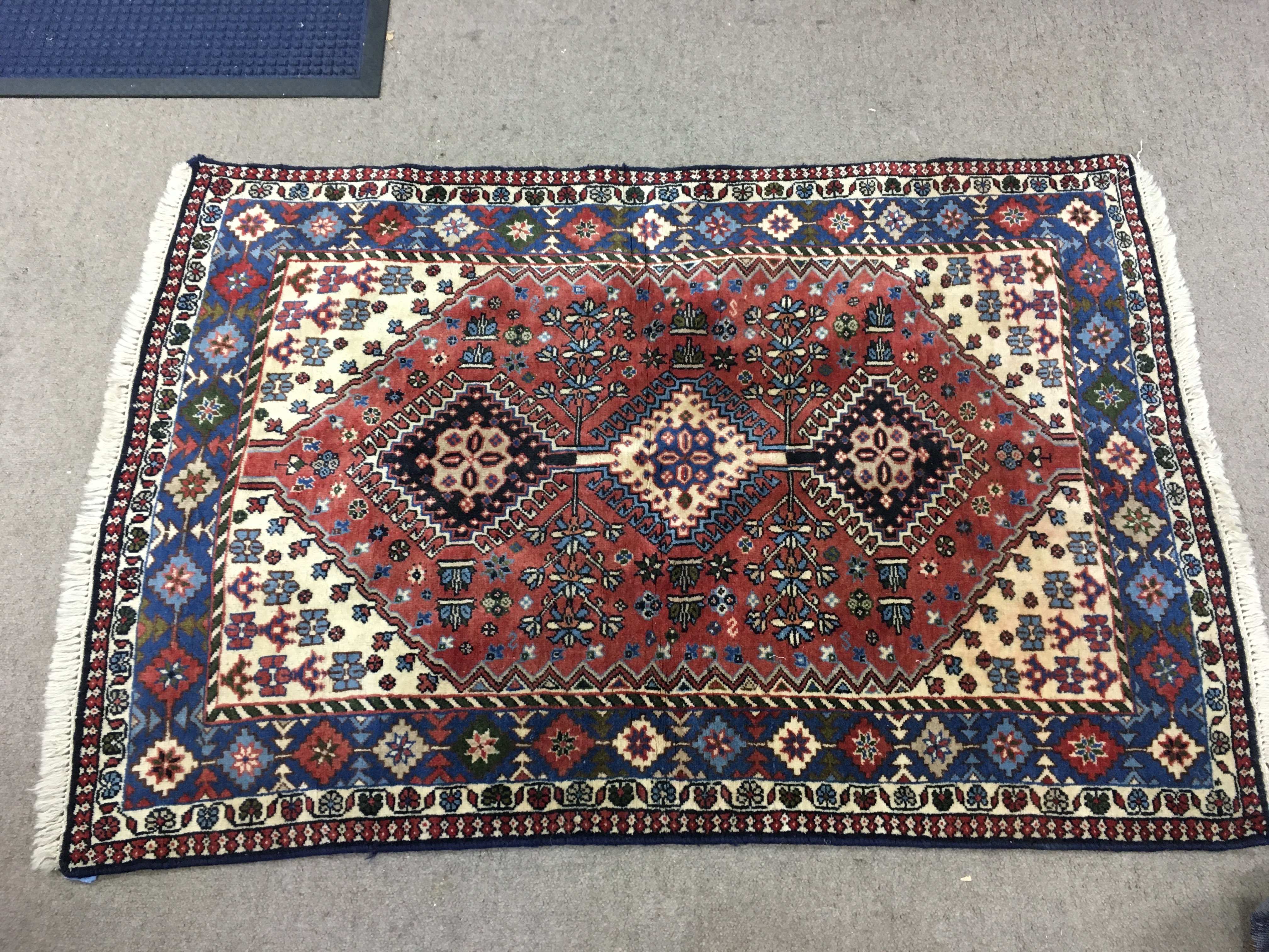 A Persian rug dimensions 144x98cm