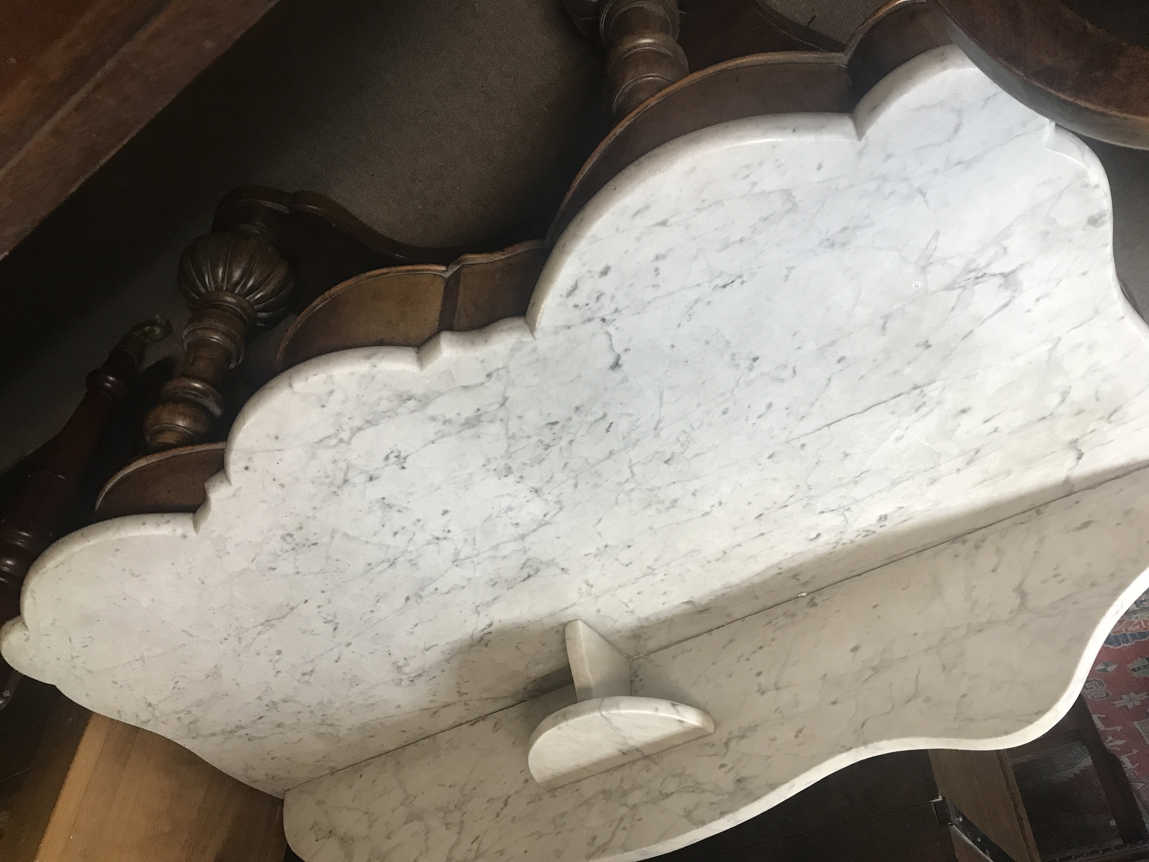 A Victorian arable top wash stand .