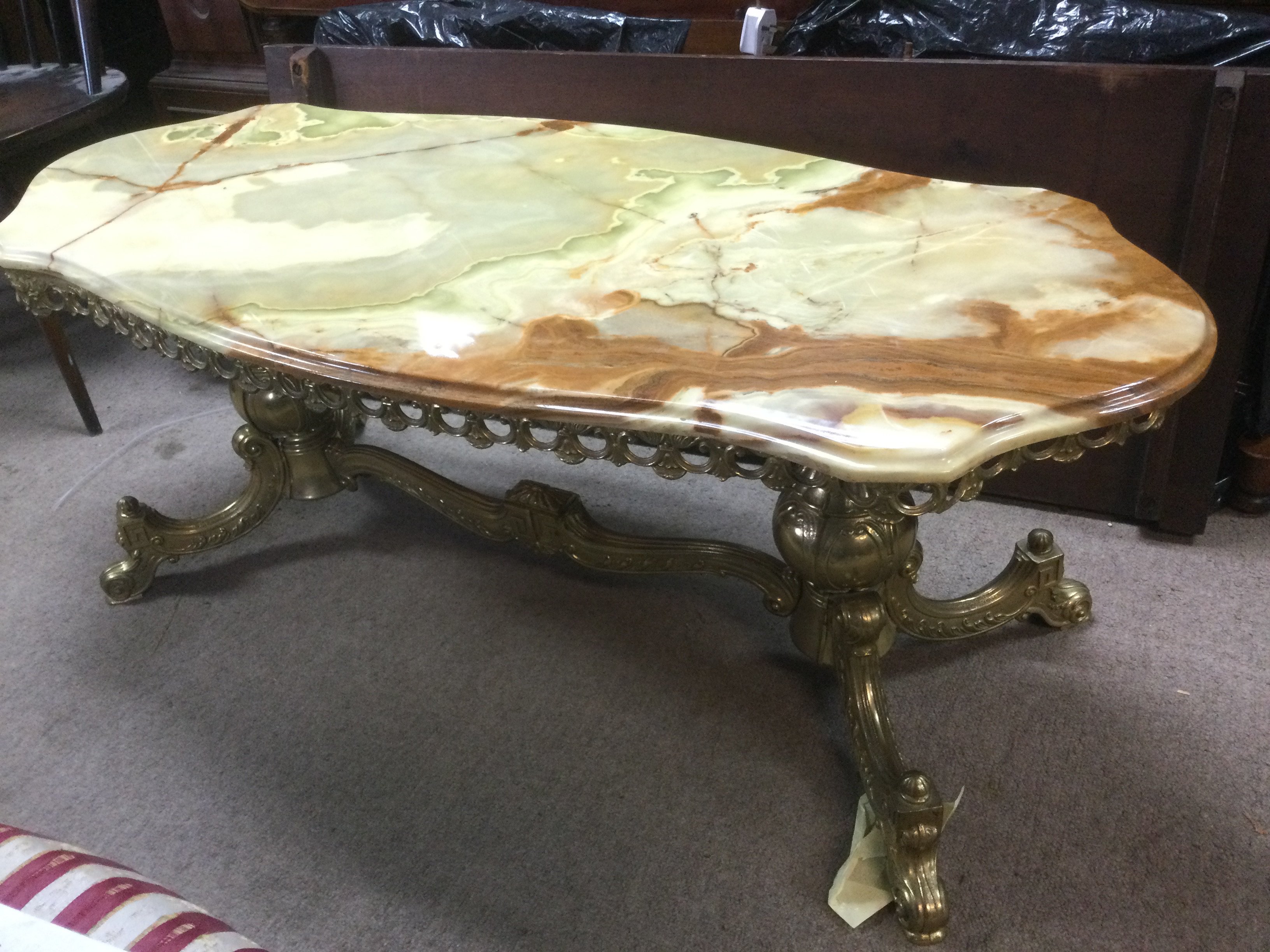 A mid 20th Century design onyx coffee table, approx 120cm. Shipping category D.