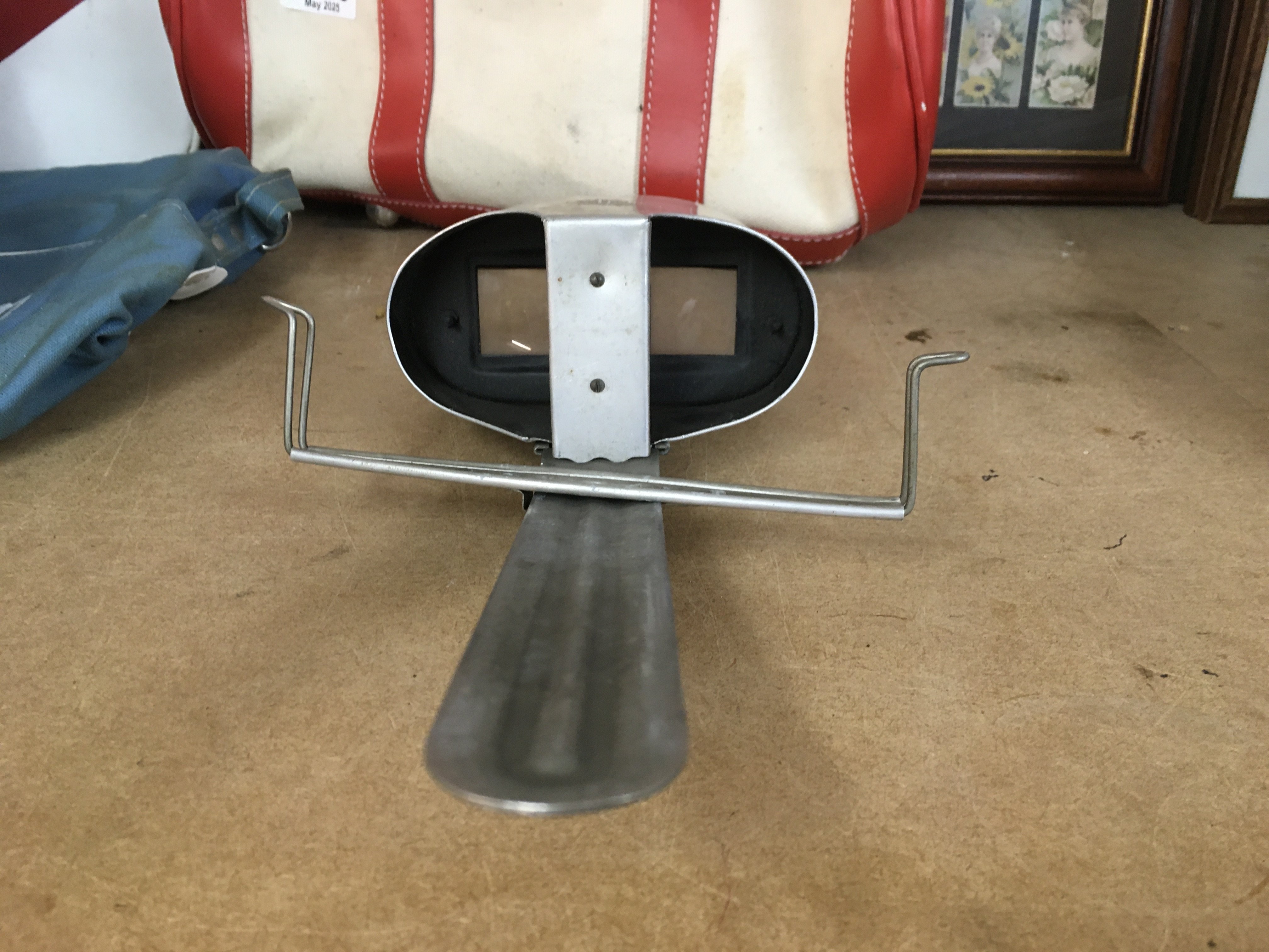 A stero viewer with numerous cards. NO RESERVE