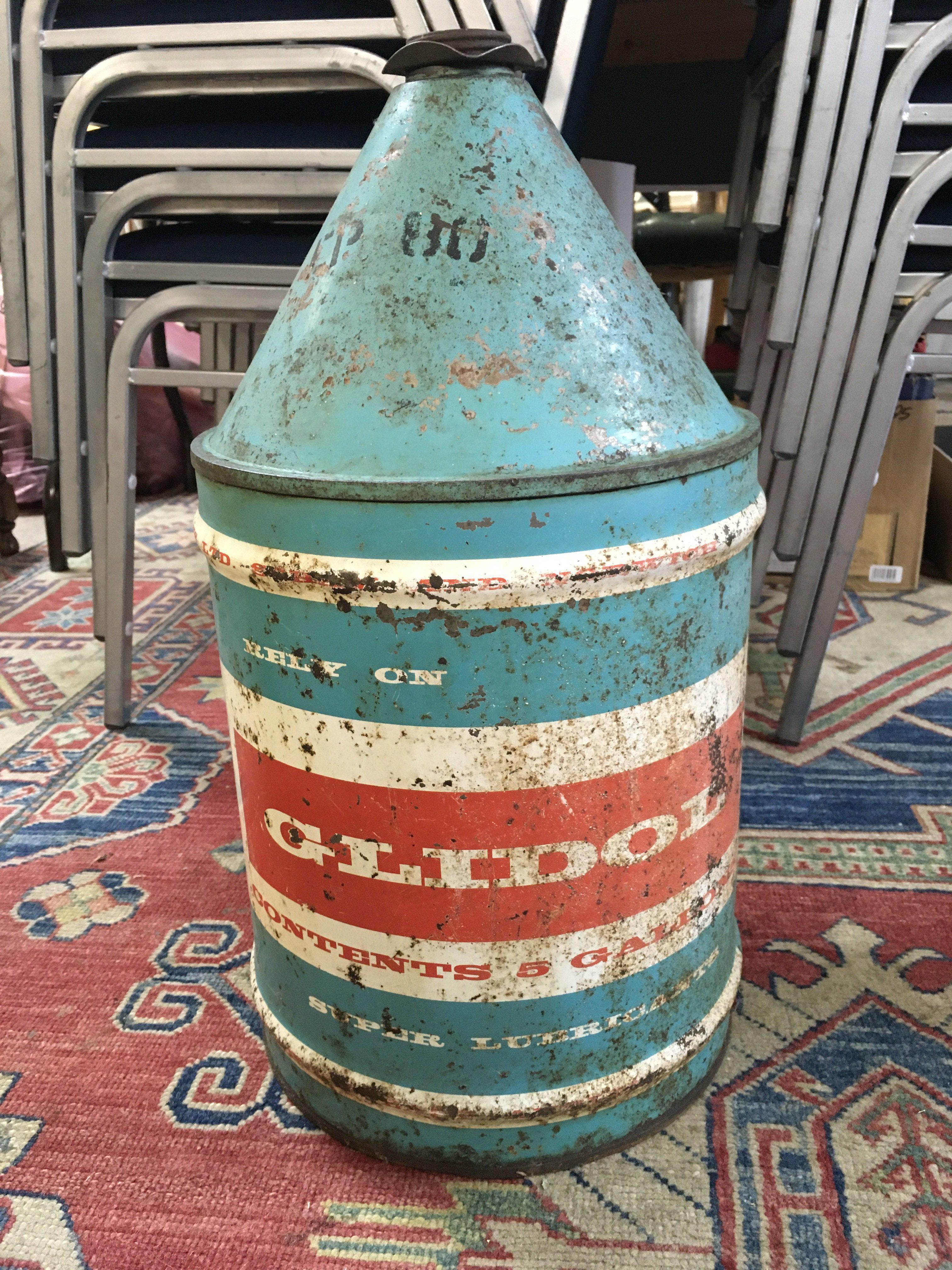 Vintage pointed top Glidol lubricants can. This lot cannot be posted