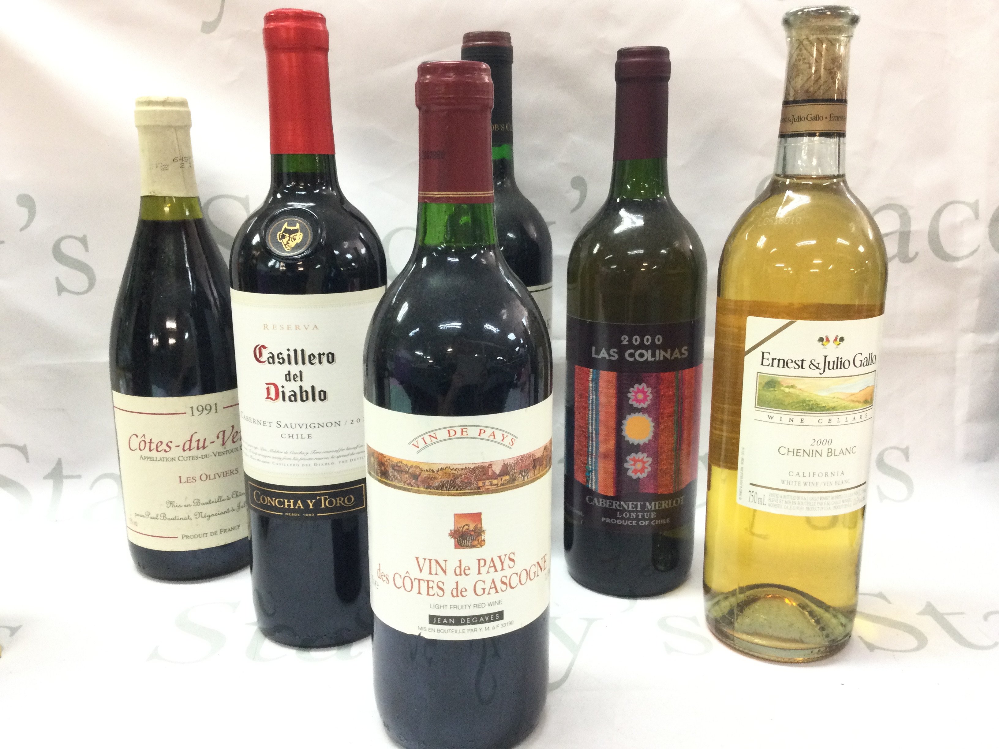 Wine including Jacobs Creek, Las Colinas 2000, Ernest & Julio Gallo, Casillero del Diablo, Cotes Du Ventoux 1991, Vin De Pays. This lot cannot be posted