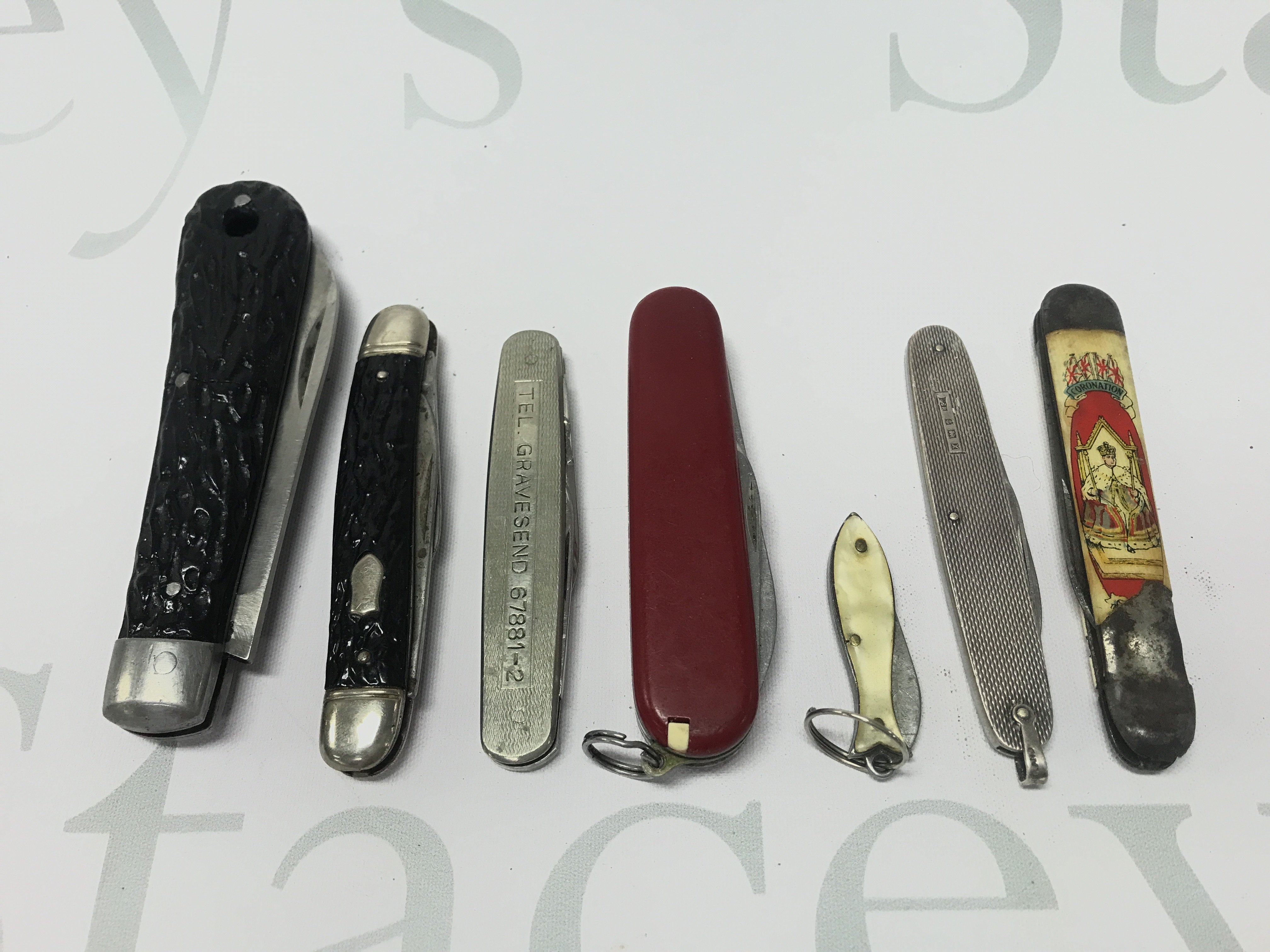 Six pocket knives one with a silver case, Witness, Richards, Victorinox Swiss etc.