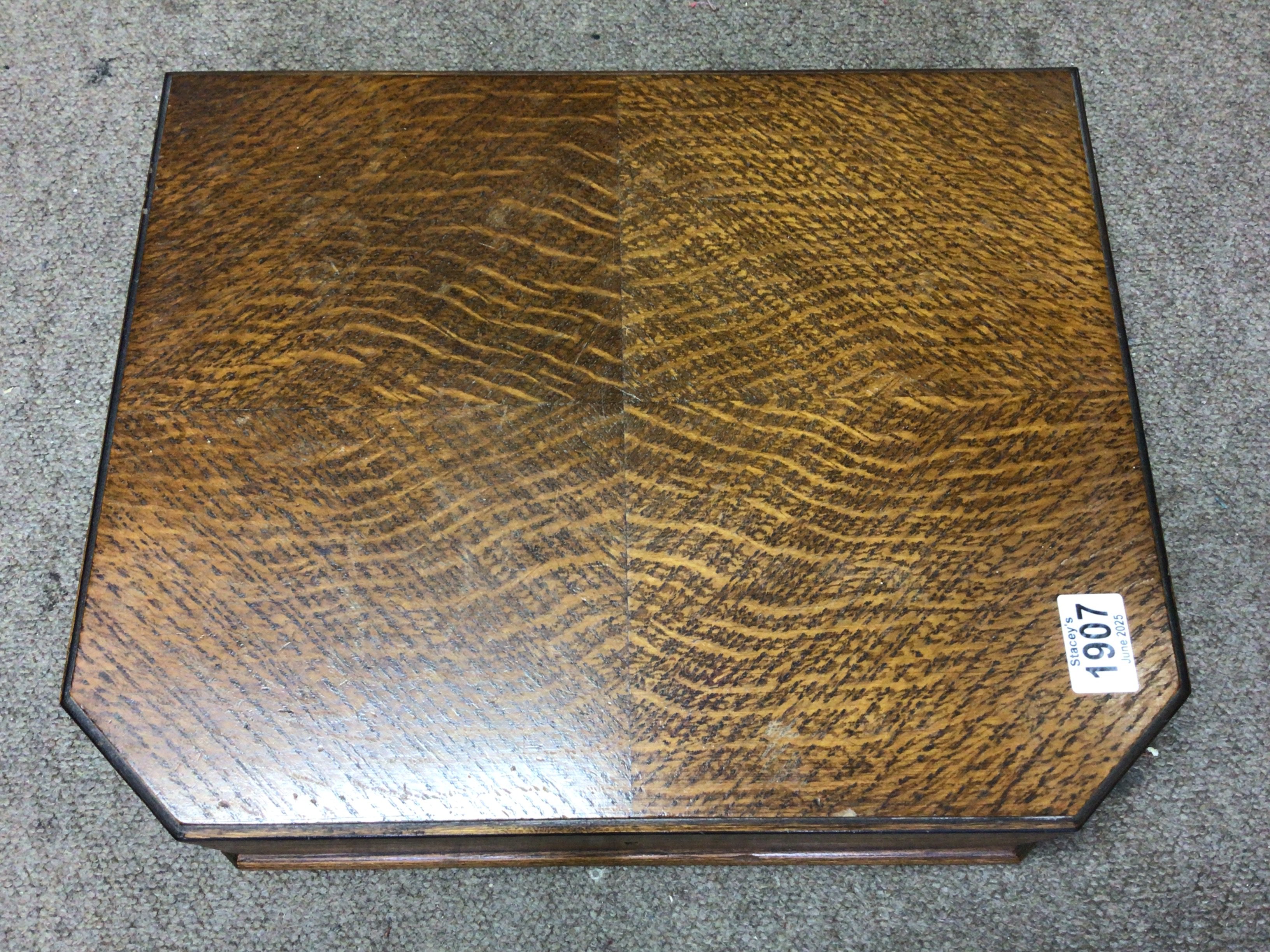 An oak cased canteen of cutlery p. NO RESERVE