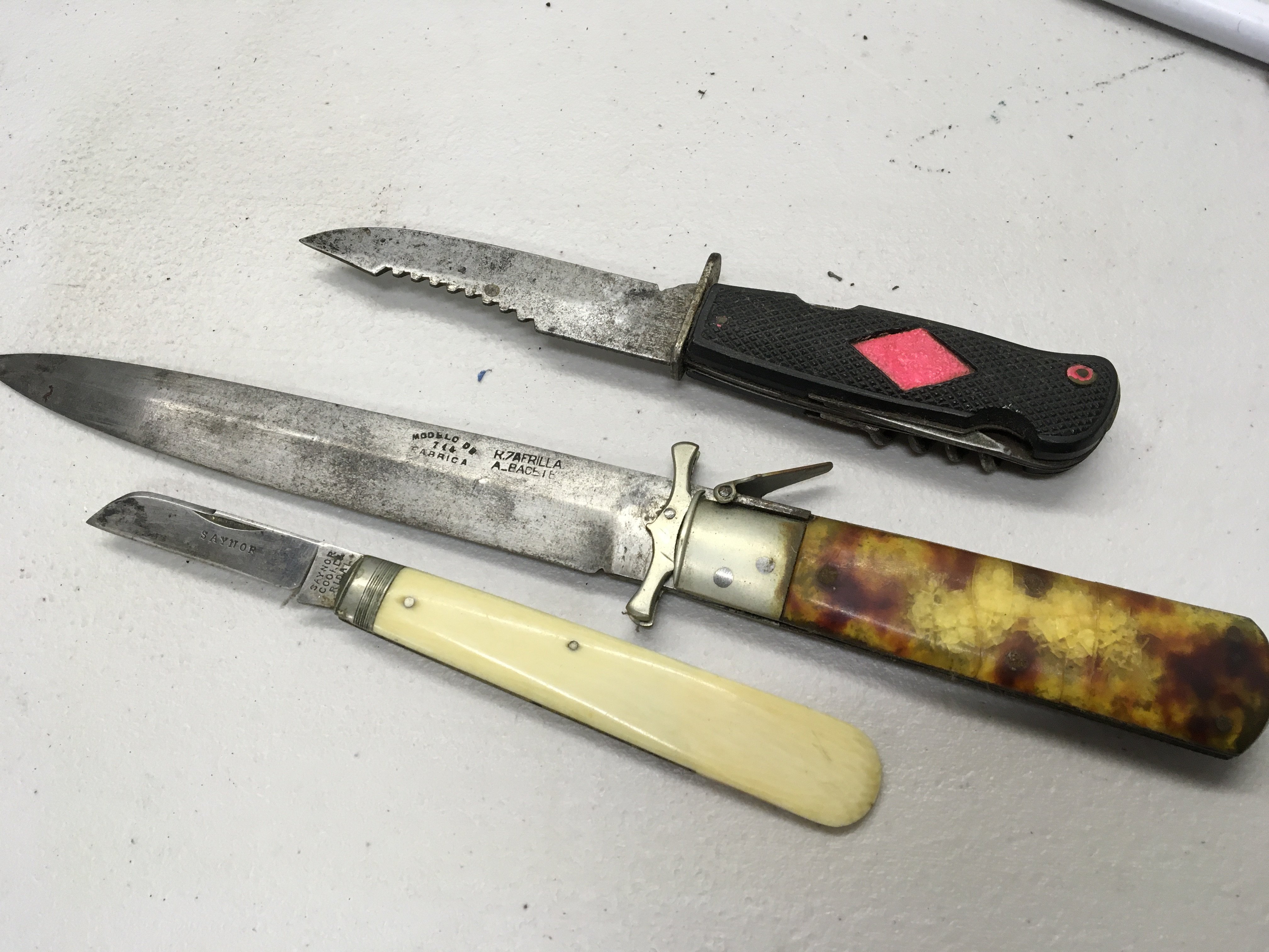 A Folding pocket Knife possible German Third Reich one other folding vintage knife and a Saymor folding knife (3)