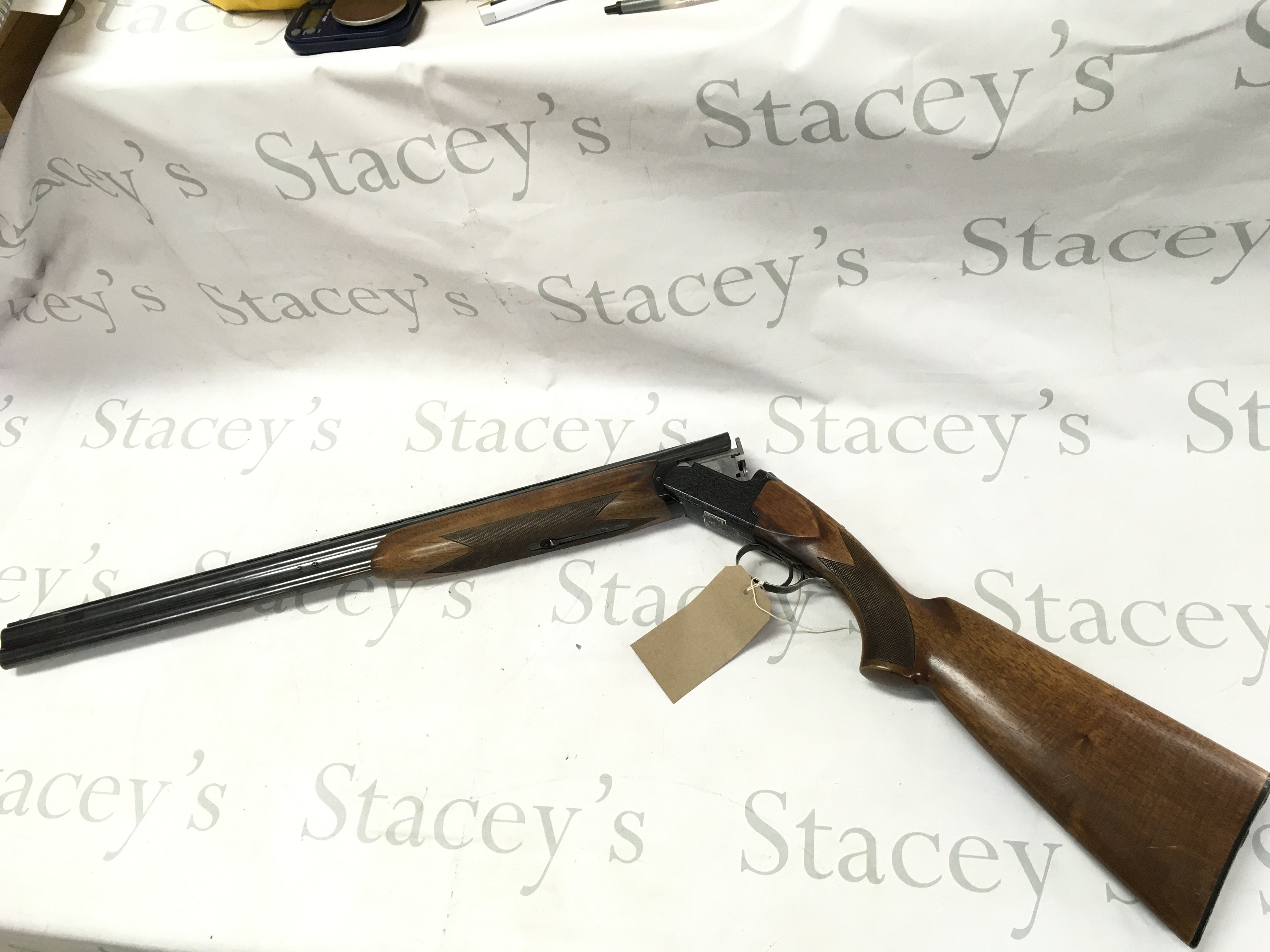 A 12 gauge over under shotgun by Franchi. Single trigger. 27 barrel length and 44 inches overall. Serial number 4102368 PLEASE NOTE THAT A SHOTGUN LICENSE IS REQUIRED TO PURCHASE THIS ITEM. COLLECTION AND VIEWING BY APPOINTMENT ONLY.