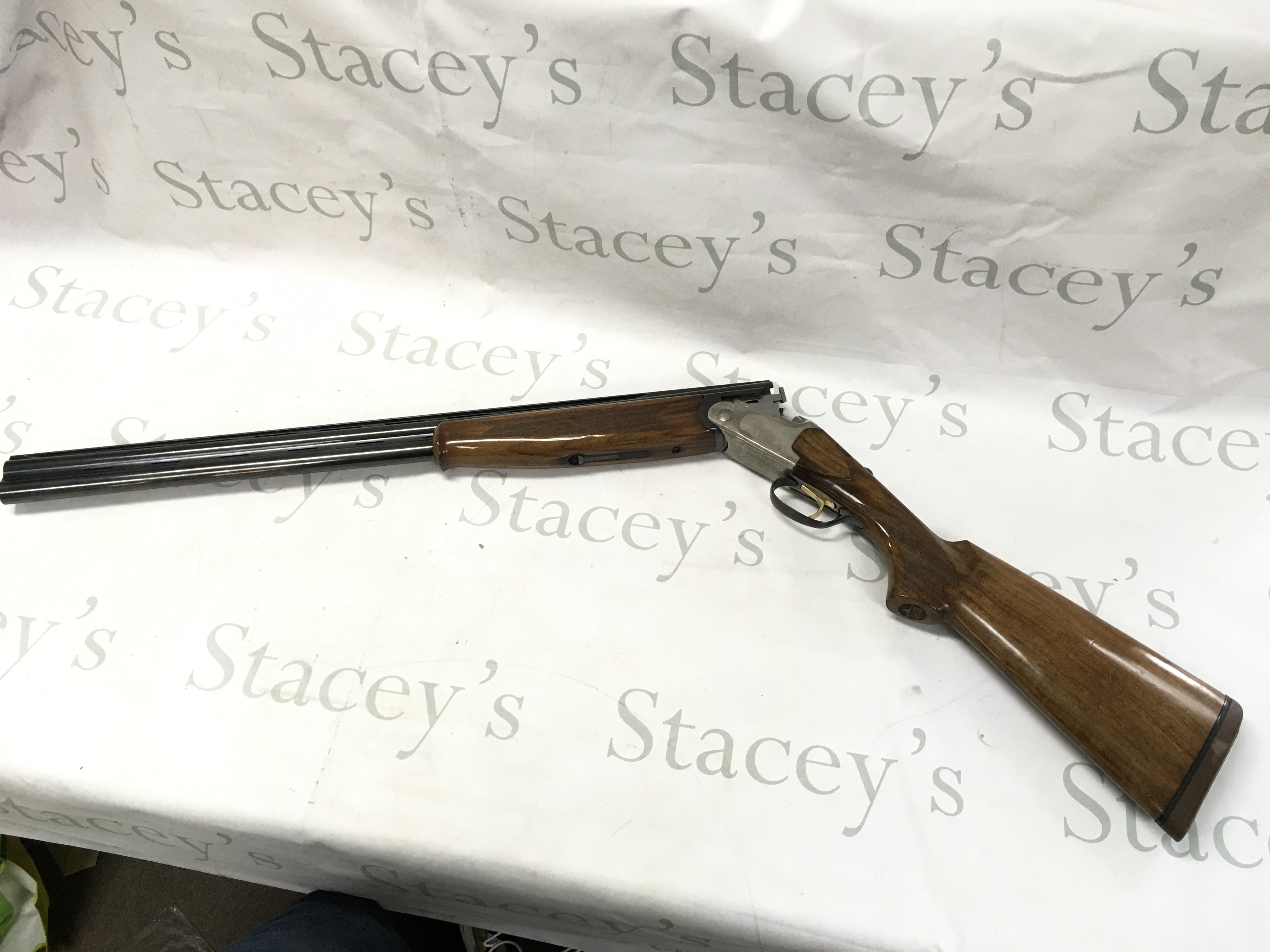 A Lanber over under 12g shotgun. 28inch barrel and 44.5 overall. Single trigger and multi choke. #13-03-07682-04-12-76 A FIREARMS OR SHOTGUN LICENSE IS REIRED TO BUY THIS LOT VIEWING AND AFTER SALE COLLECTION BY APPOINTMENT ONLY.