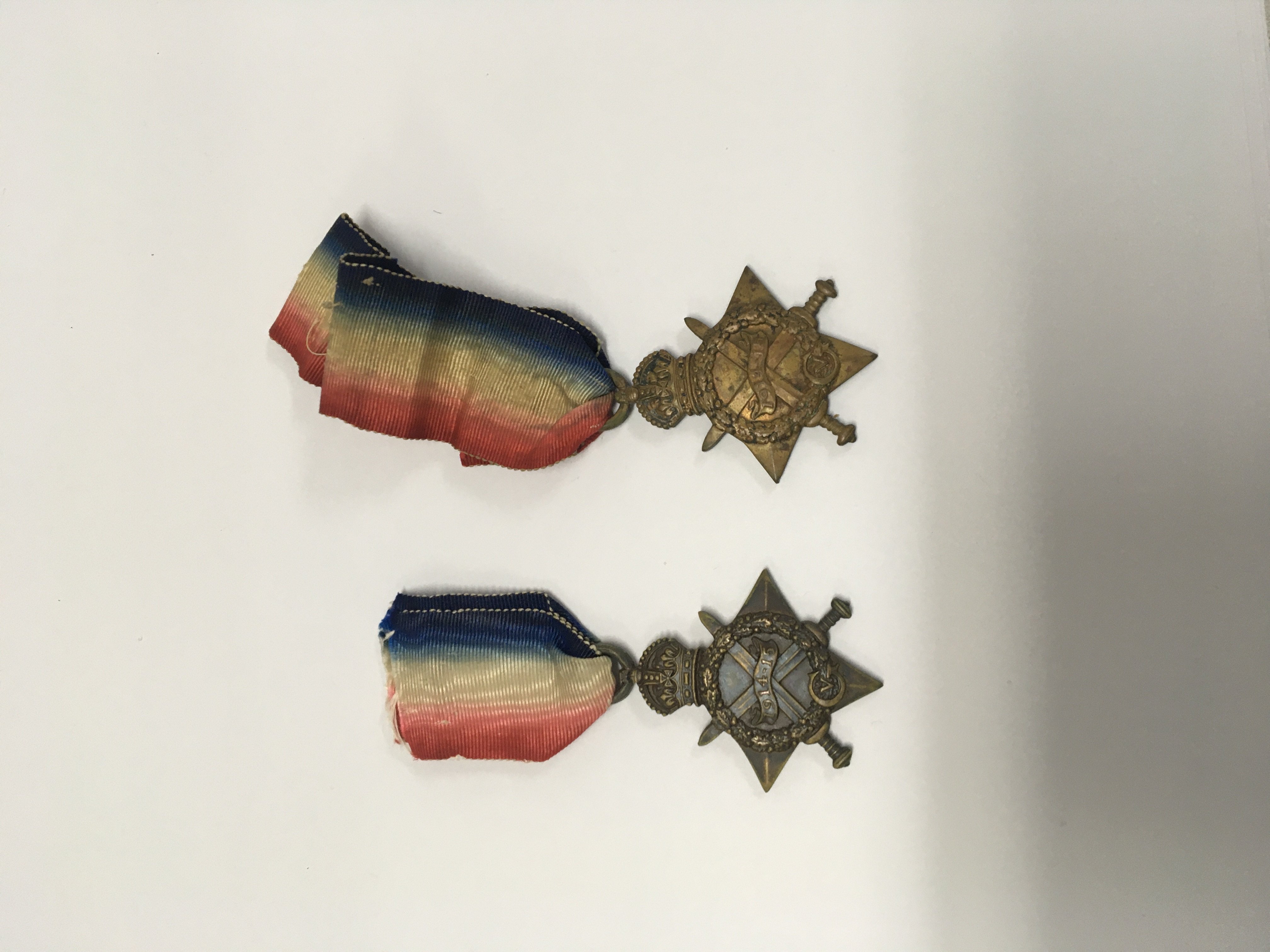 World War 1 star medals 1914-15. M2- 120236 PTE. T. S. Mead, A.S.C (1). R-9911 PTE A. Whan. K. R. RIF: C (2)