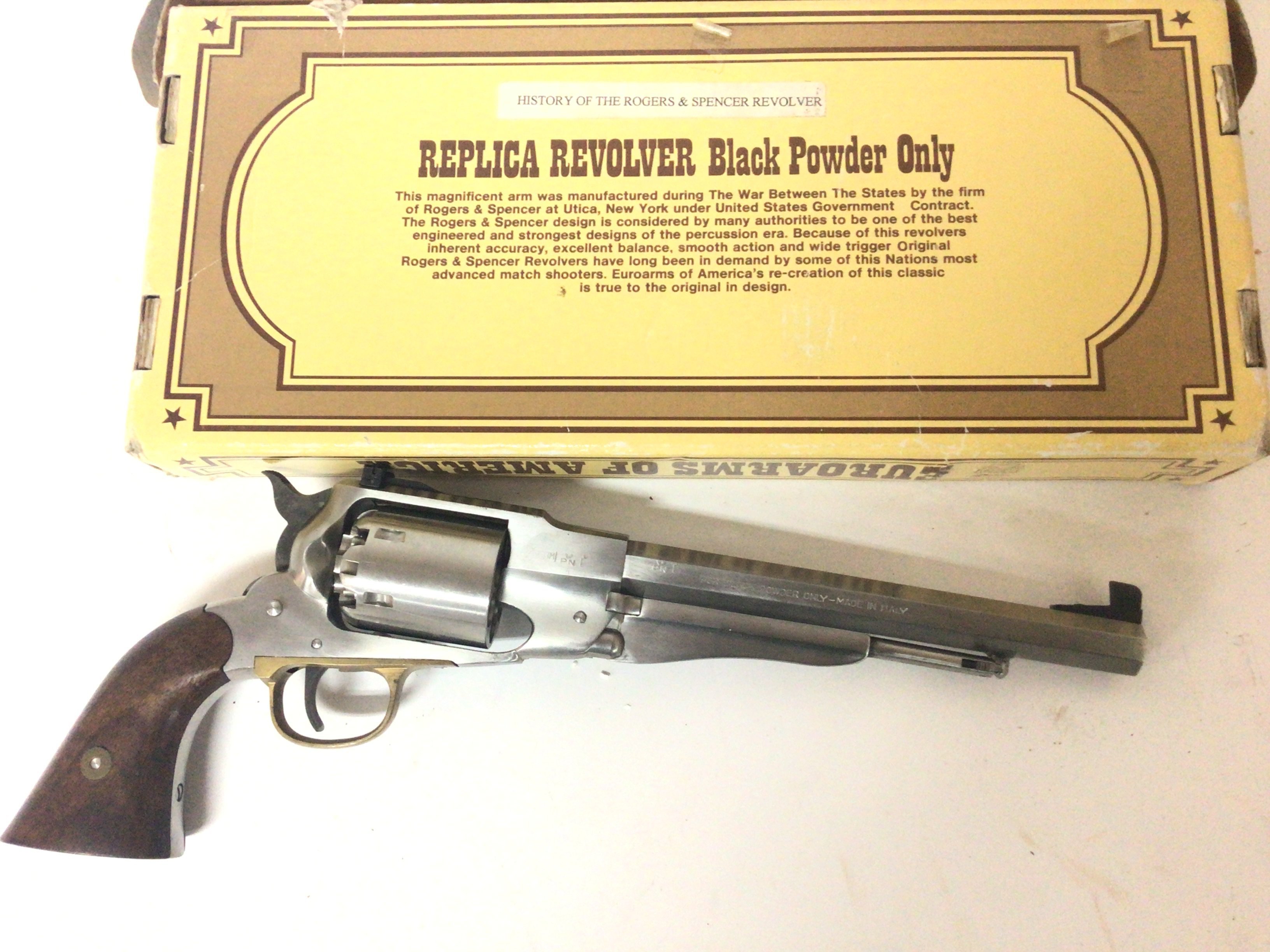 An Italian made Rodgers & Spencer Revolver 44 caliber retrospective functional copy of a 19th century percussion six shot 1858 model As new and boxed Euroarms of America. Very good condition. Serial number 115305 the barrel stamped FOR BLACK POWDER ONLY. A FIRE ARMS LICENSE IS REQUIRED TO BID AND BUY THIS LOT.VIEWING AND COLLECTION BY APPOINTMENT ONLY.
