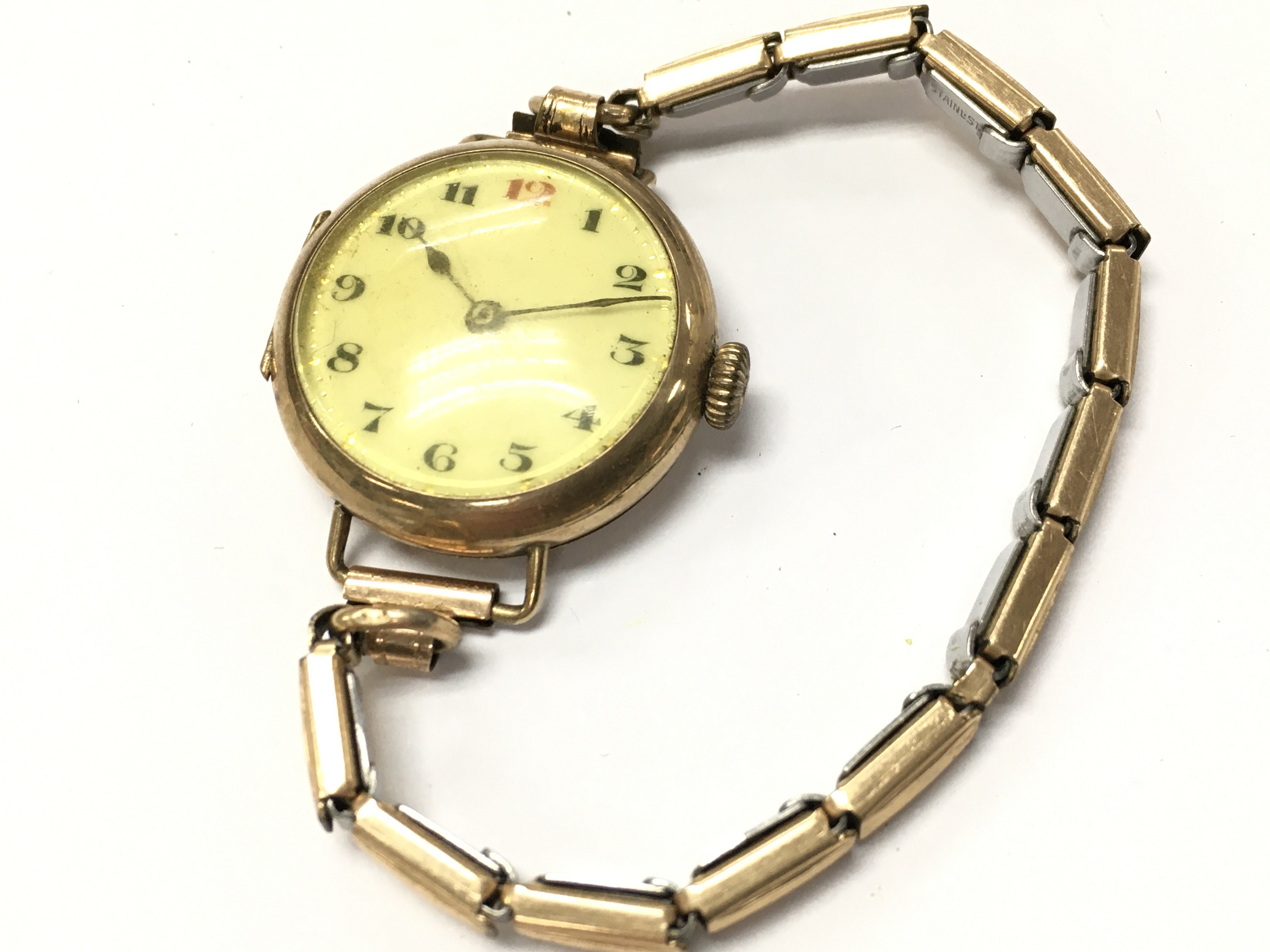 A 9ct gold cased watch, total weight 23.1g postage category A
