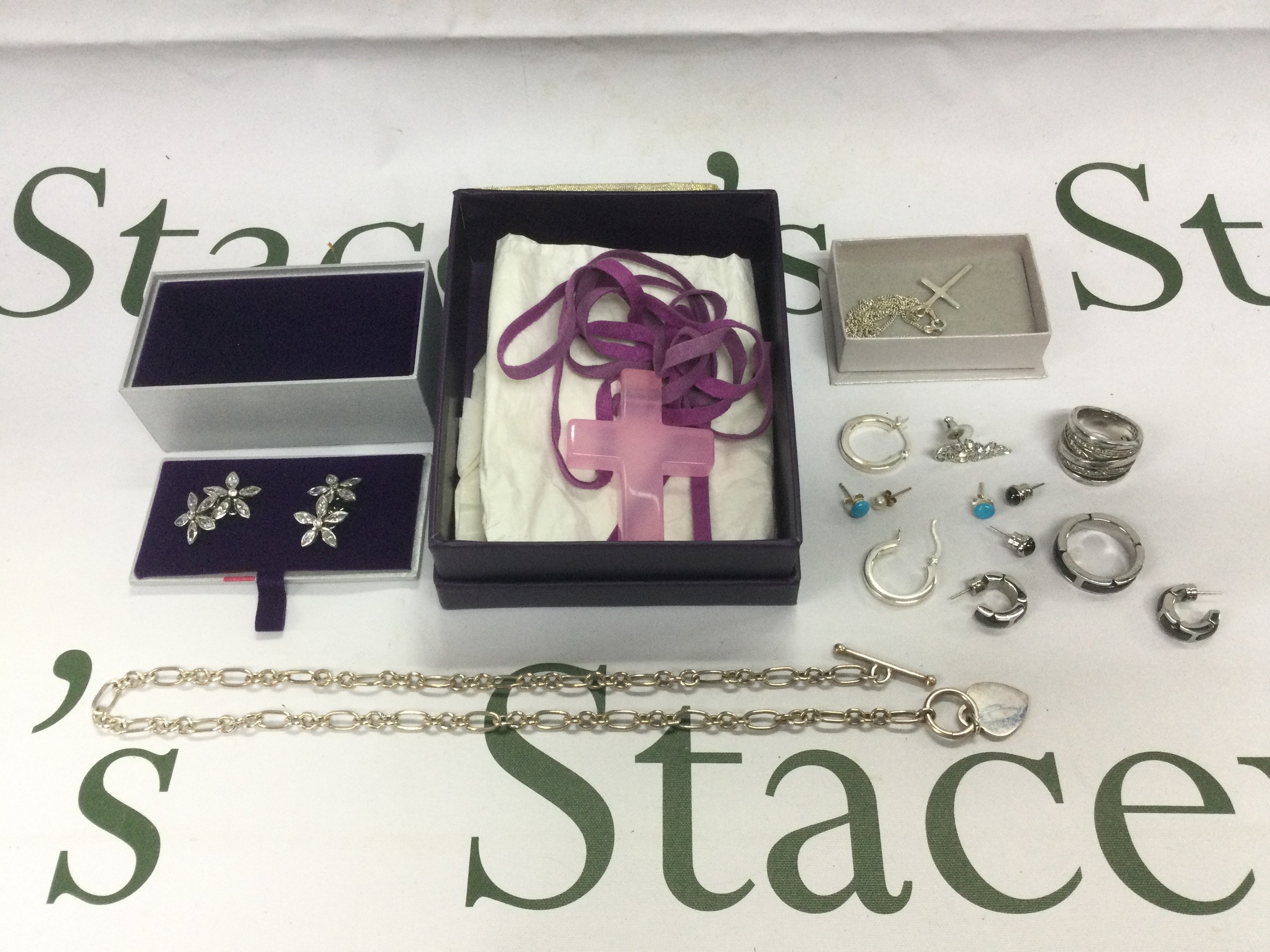 A small collectIon of silver and designer jewellery including a Tiffany & Co necklace. Shipping category A.