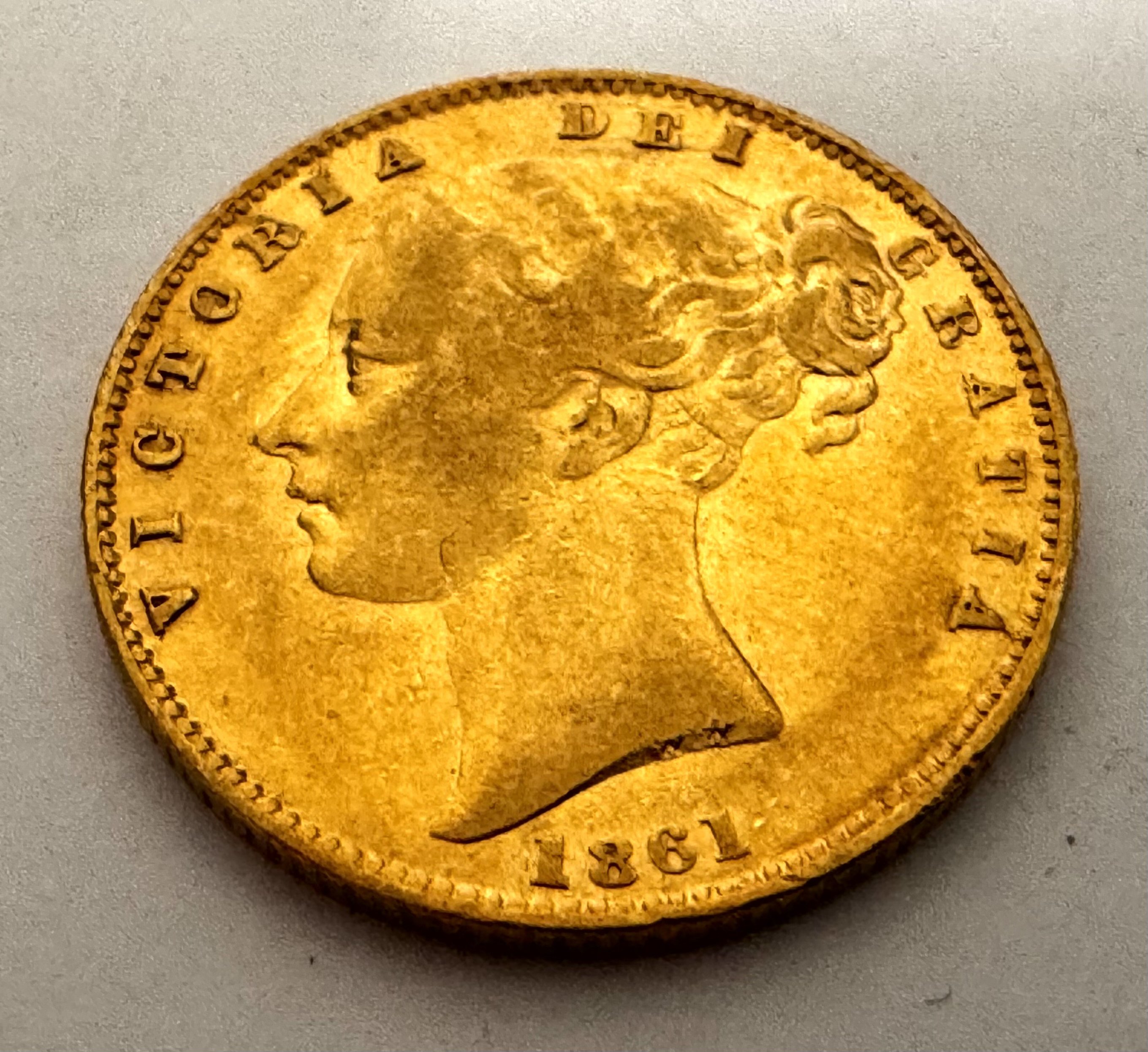 A Queen Victoria 1861 full sovereign, young head shield back. (A)