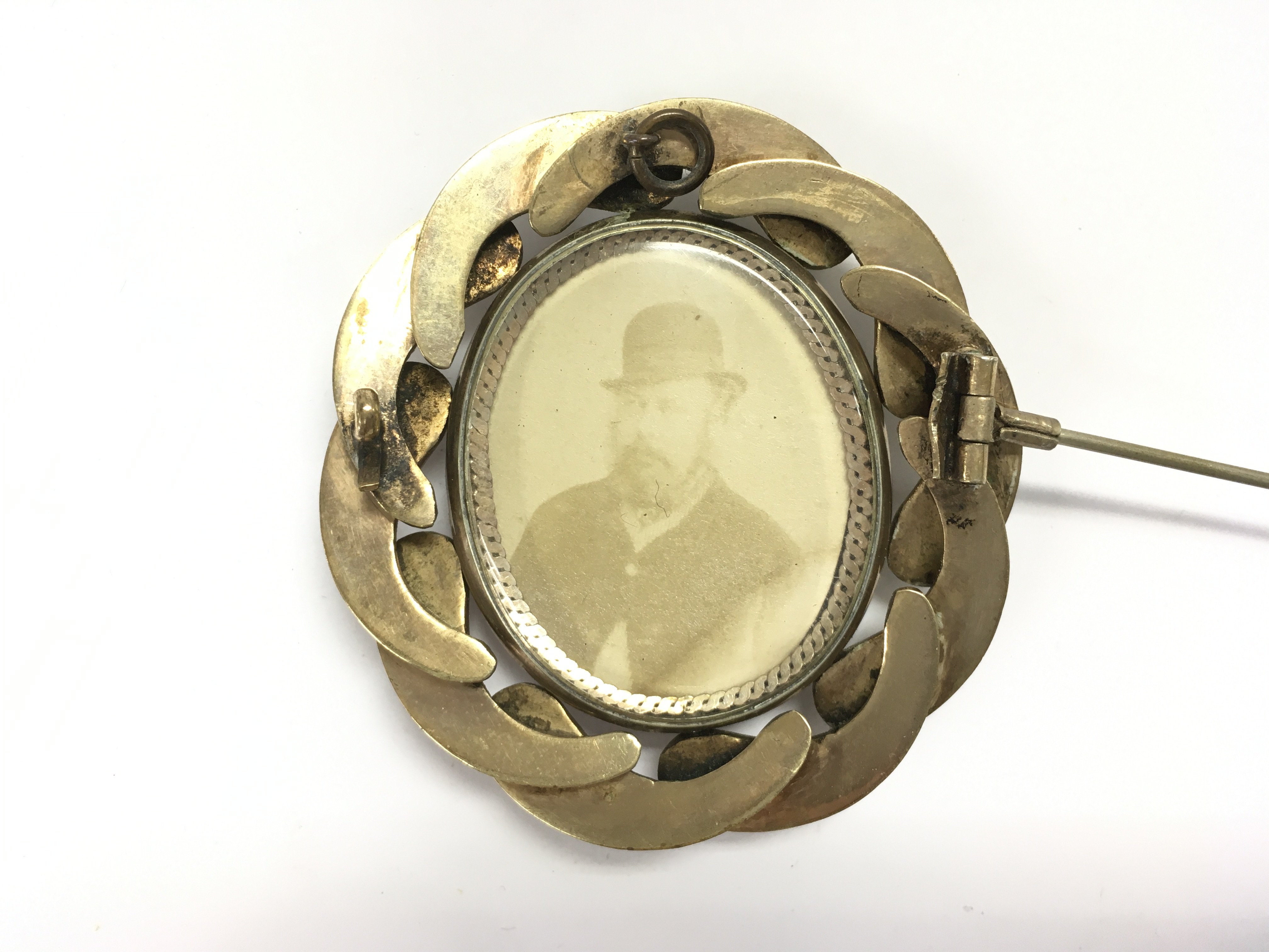 A late Victorian double sided portrait brooch. Postage B