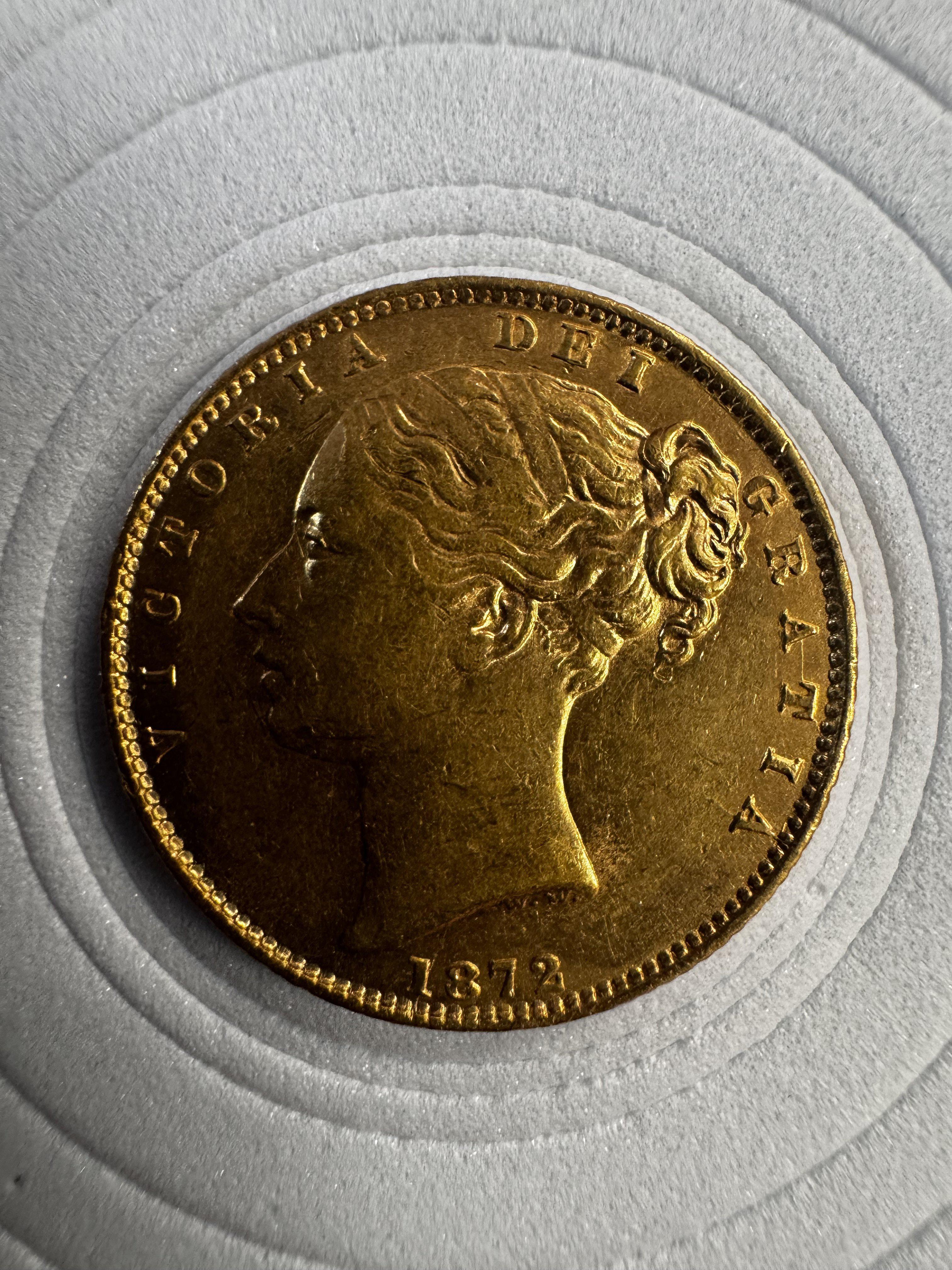 1872 Queen Victoria young head full sovereign, die number 6 . (A)