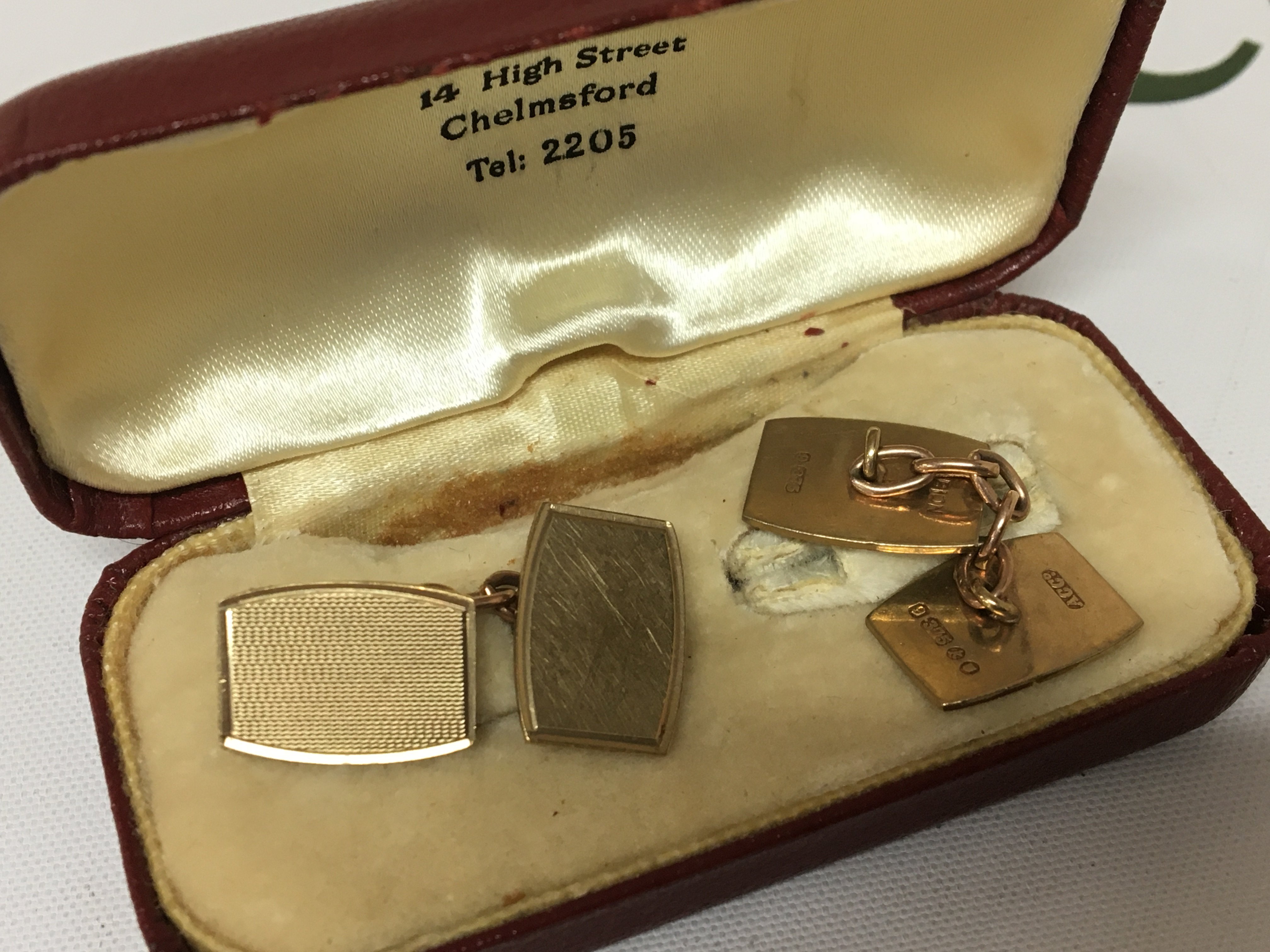 A pair of 9carat gold gents cufflinks weight 6.5g in a fitted box.