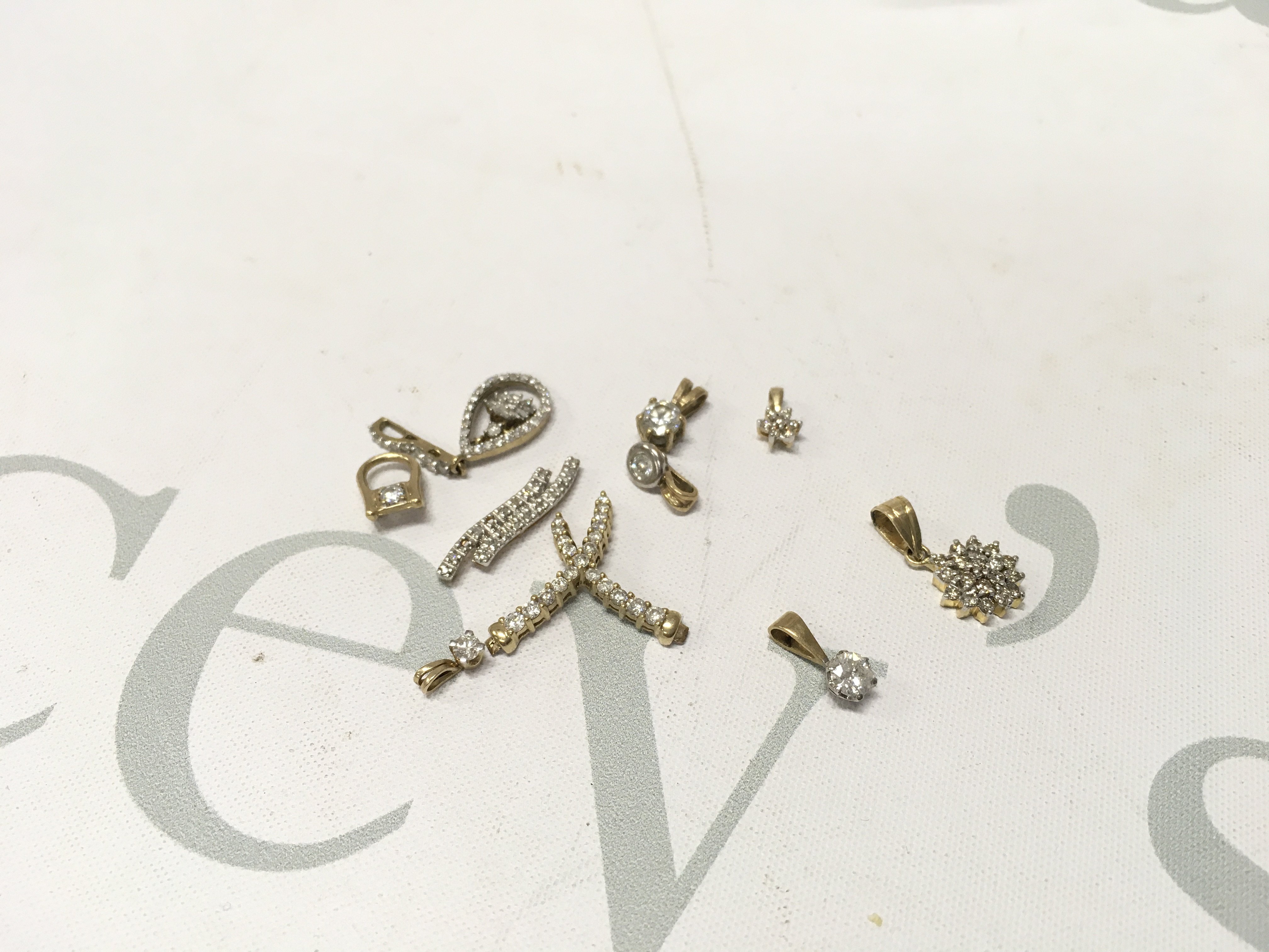 An assortment of stone set pendants. Approx weight 8.7 grams.