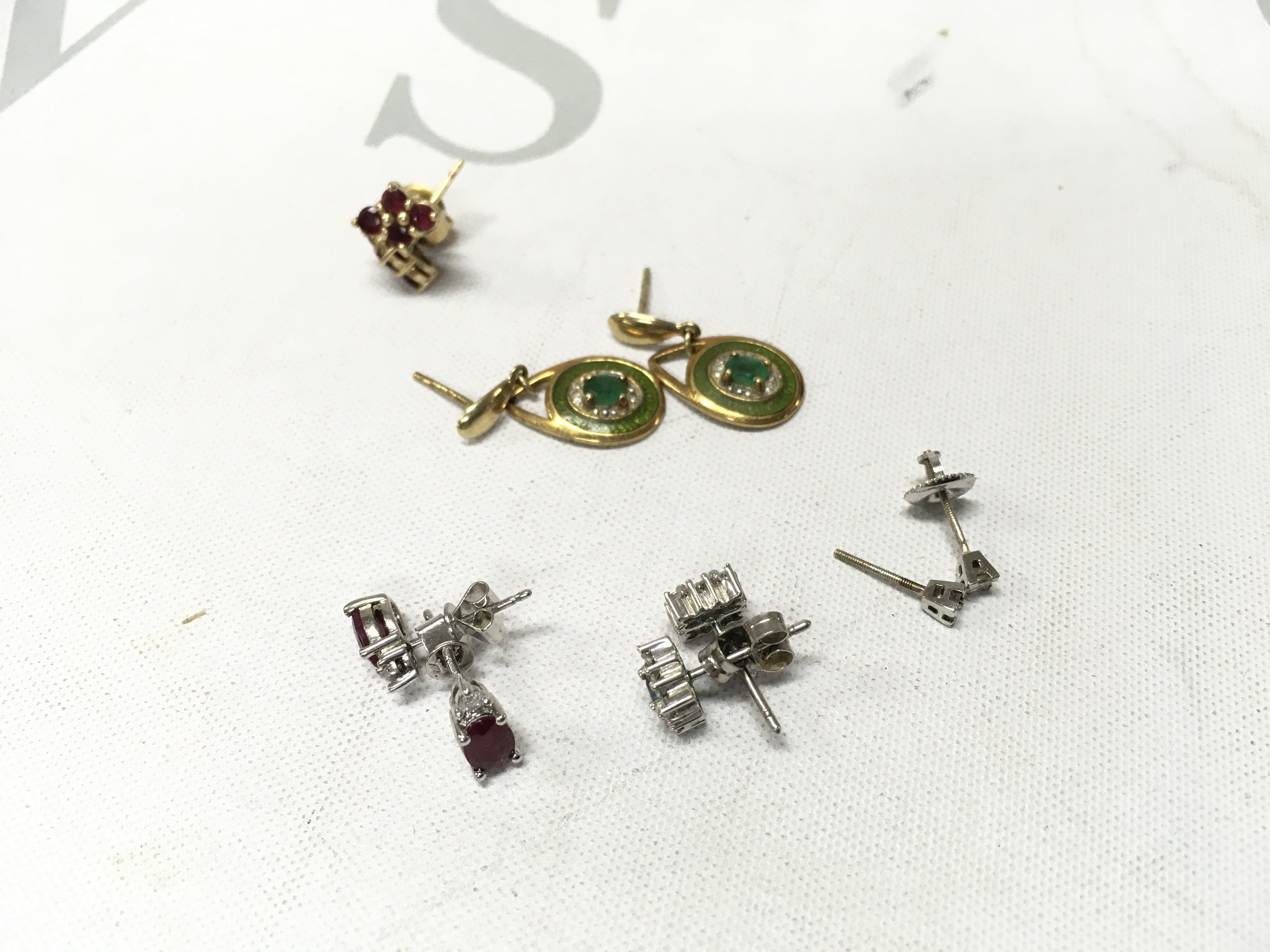A mixed assortment of 14ct white and yellow gold stone set studs. Approx weight 7.9 grams.
