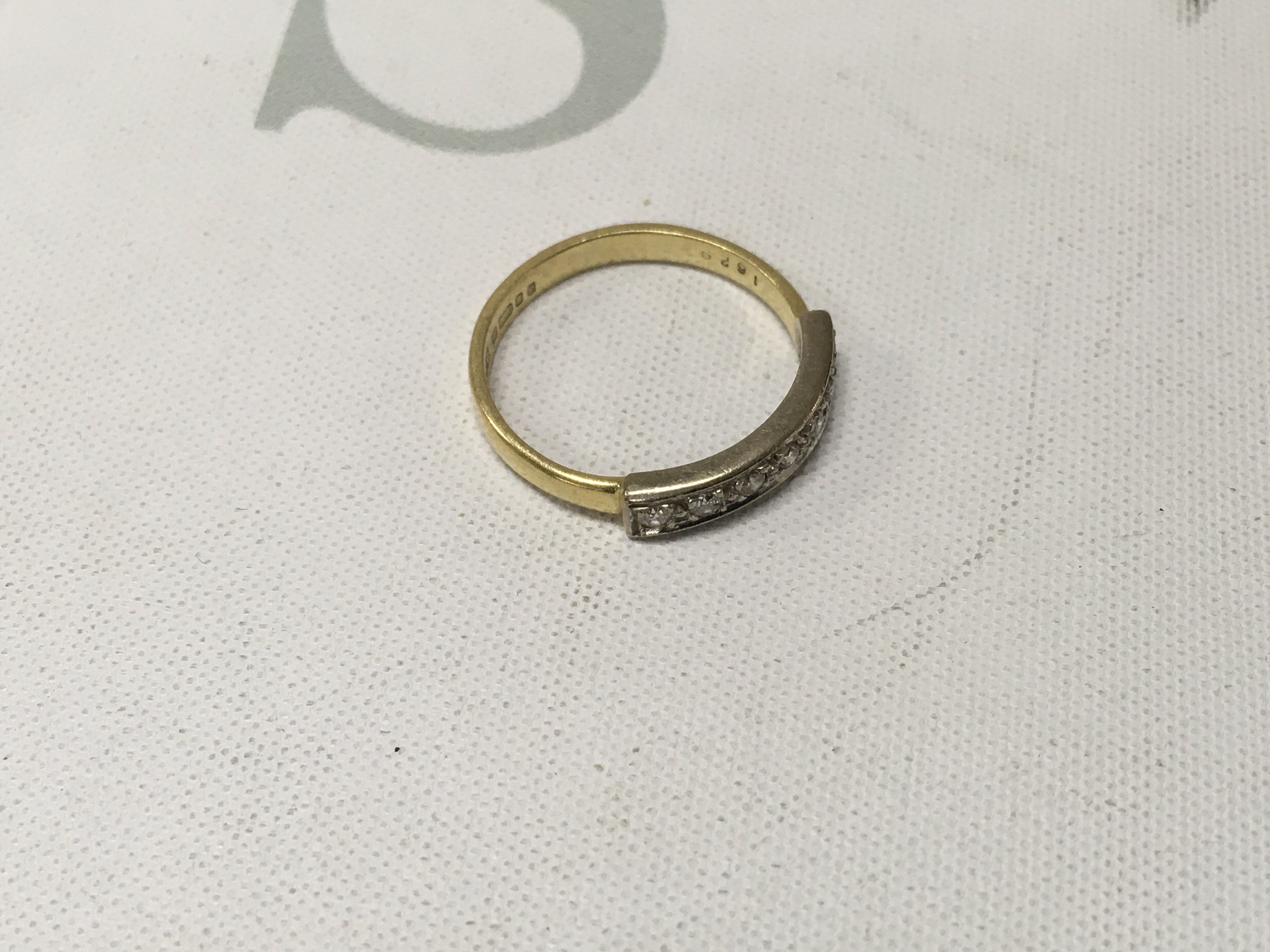 An 18ct gold seven stone diamond ring. Approx weight 3.1grams, Approx size O 1/2.