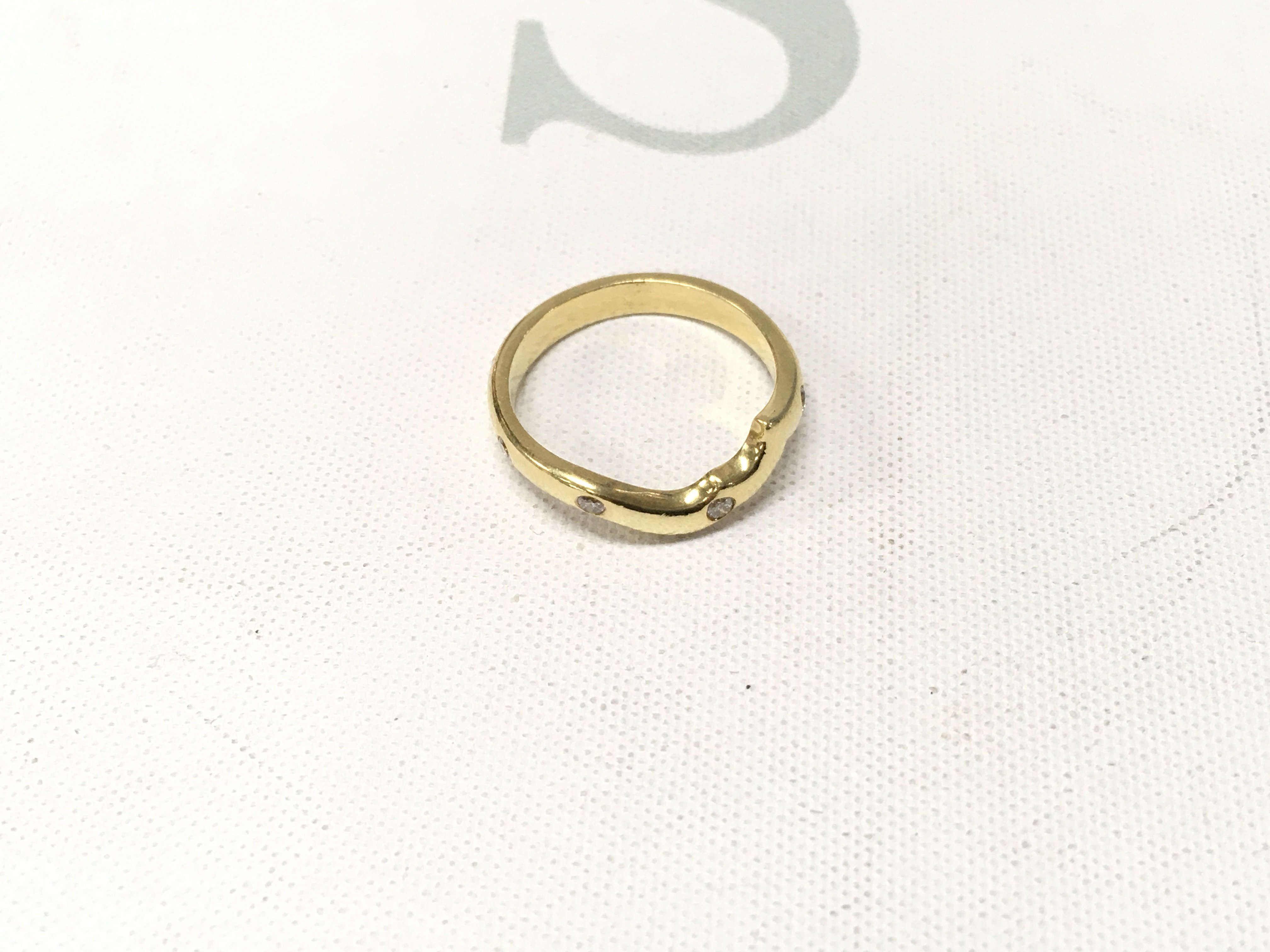 A gold stone set fancy style band. Approx weight 2.2 grams, size K.