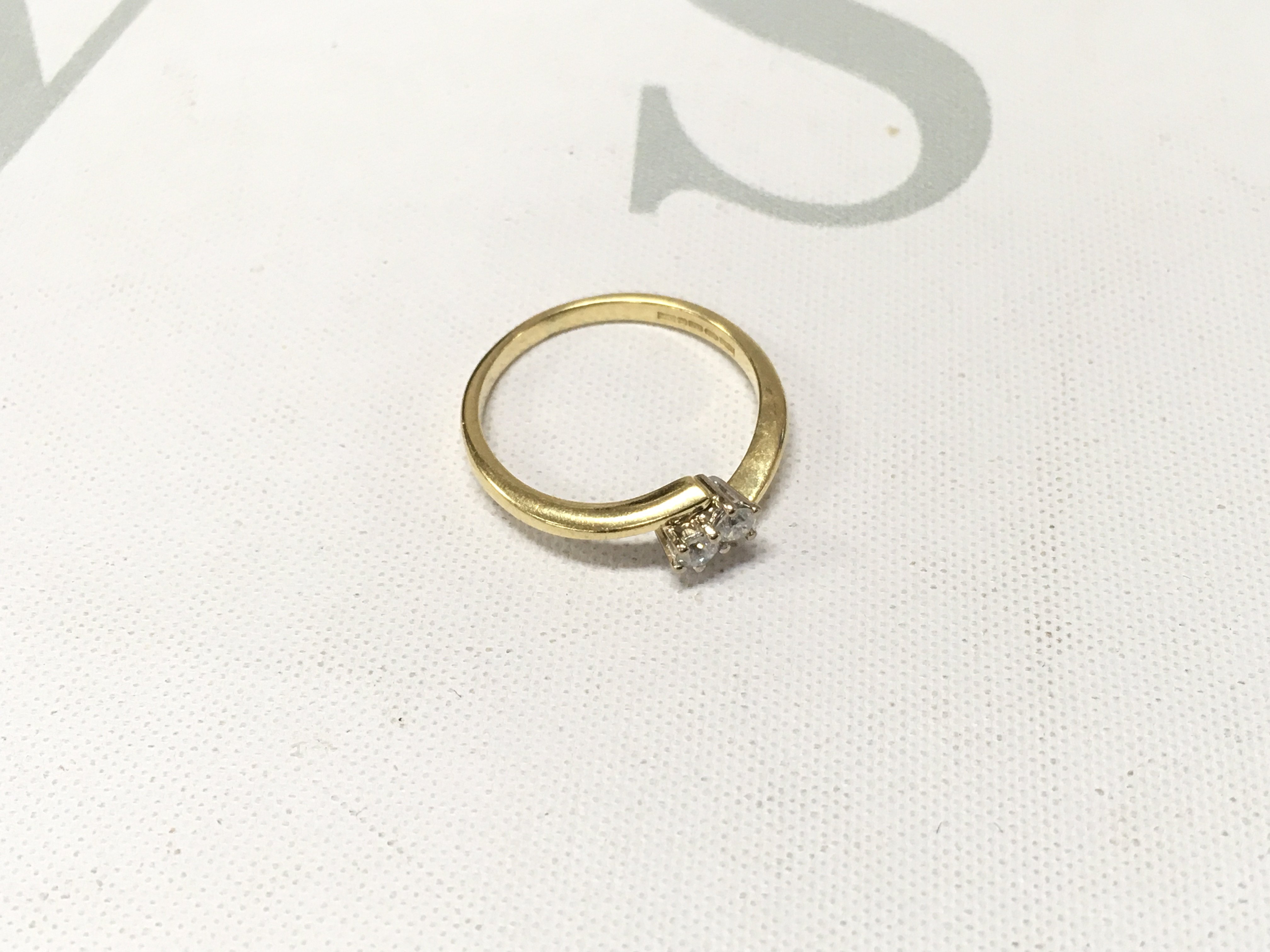An 18ct gold diamond crossover ring. Approx weight 2.2 grams, approx size M 1/2.