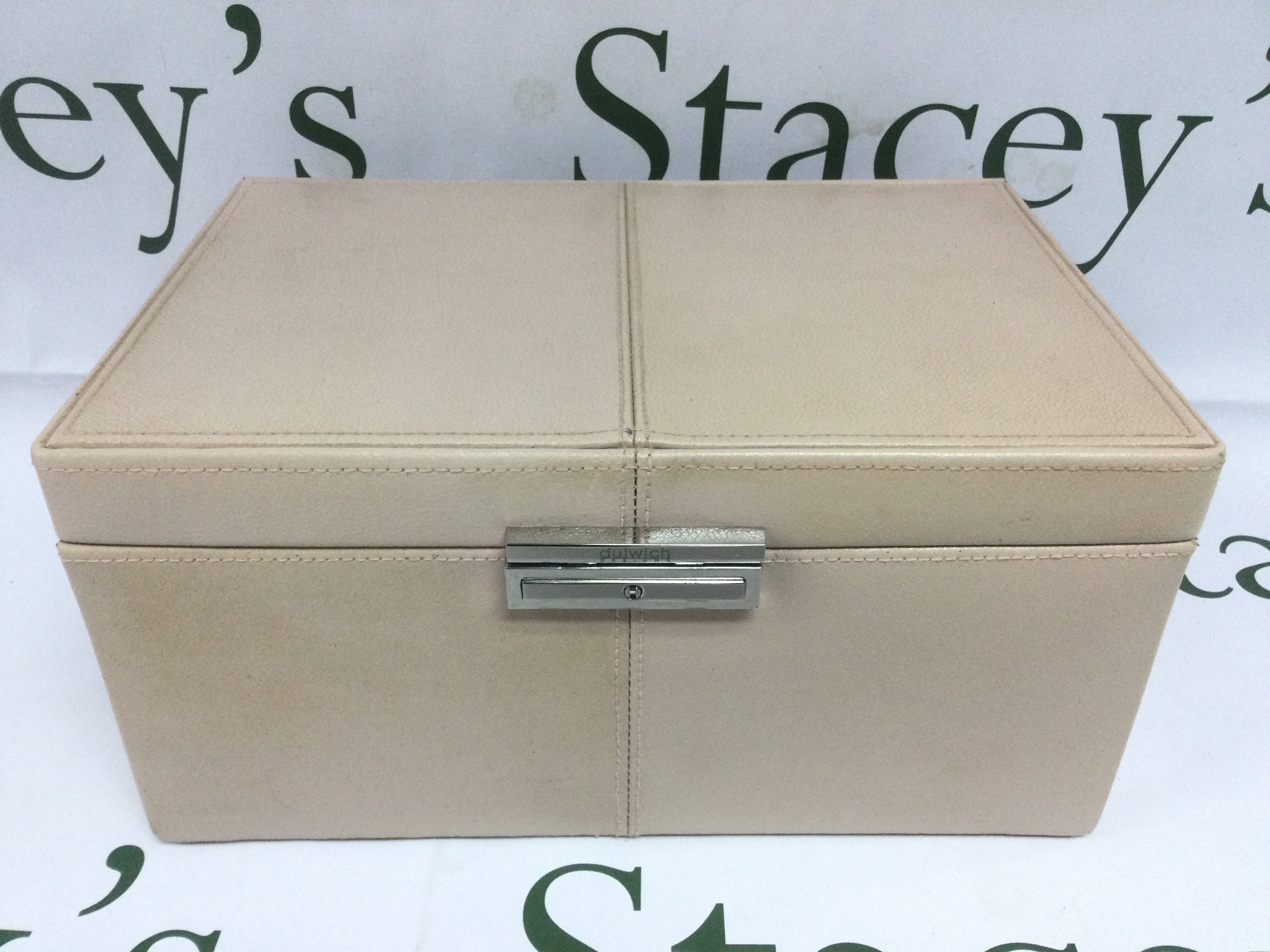 A leather jewellery box. Shipping category B.