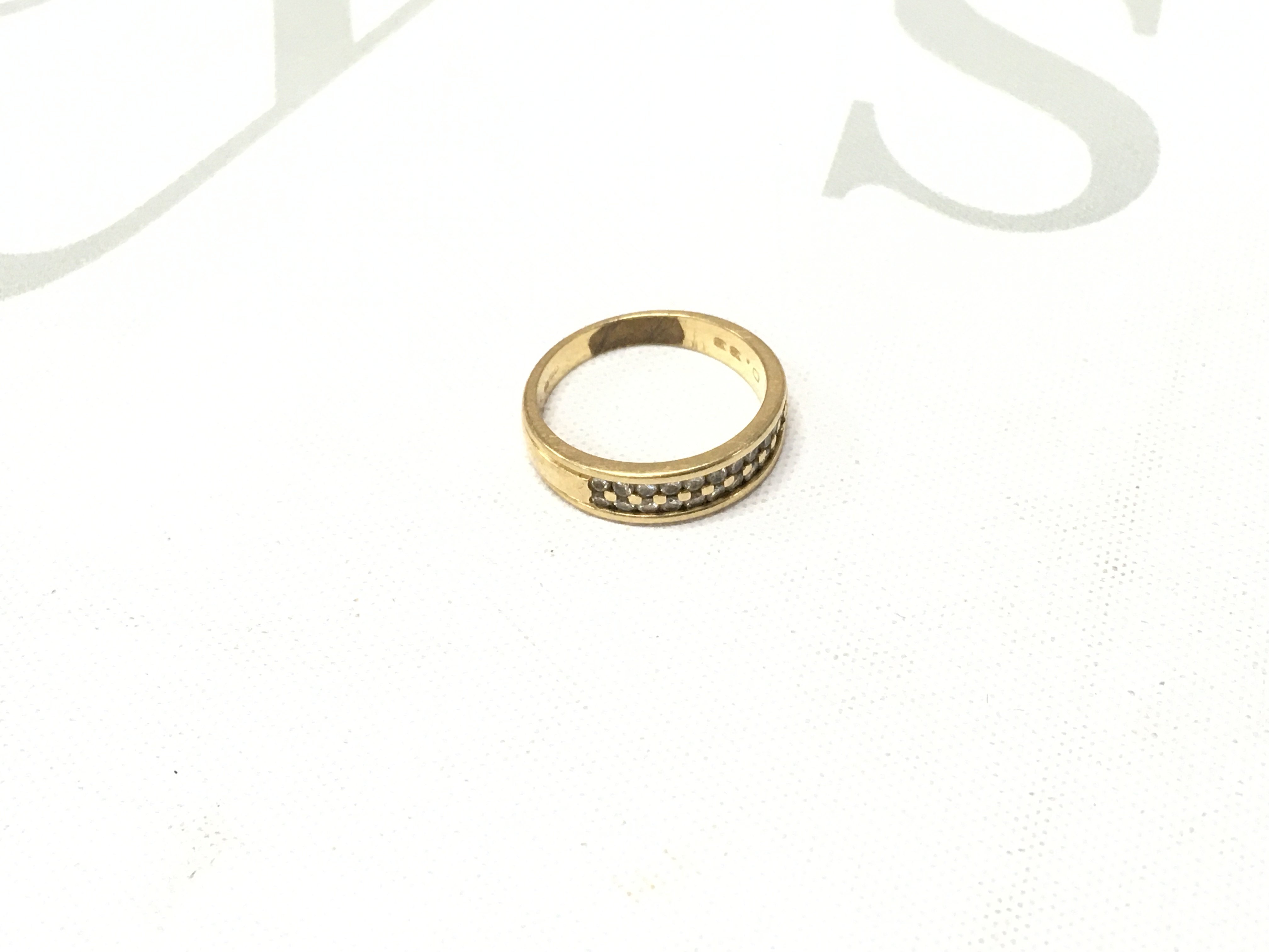 An 18ct gold stone set band. Approx weight 3.4 grams, Approx size J.