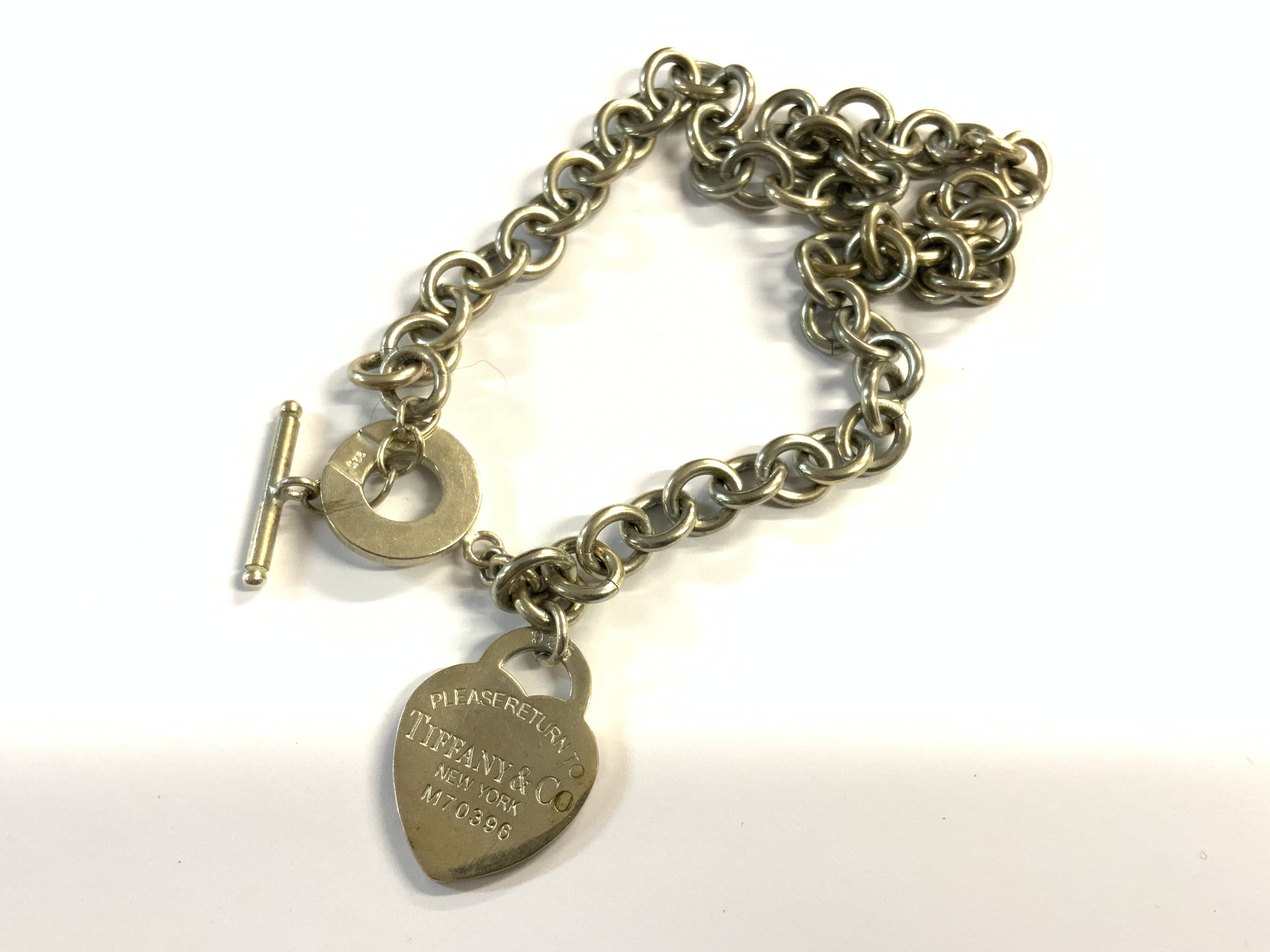 A Tiffany & Co style sterling silver necklace. (A)