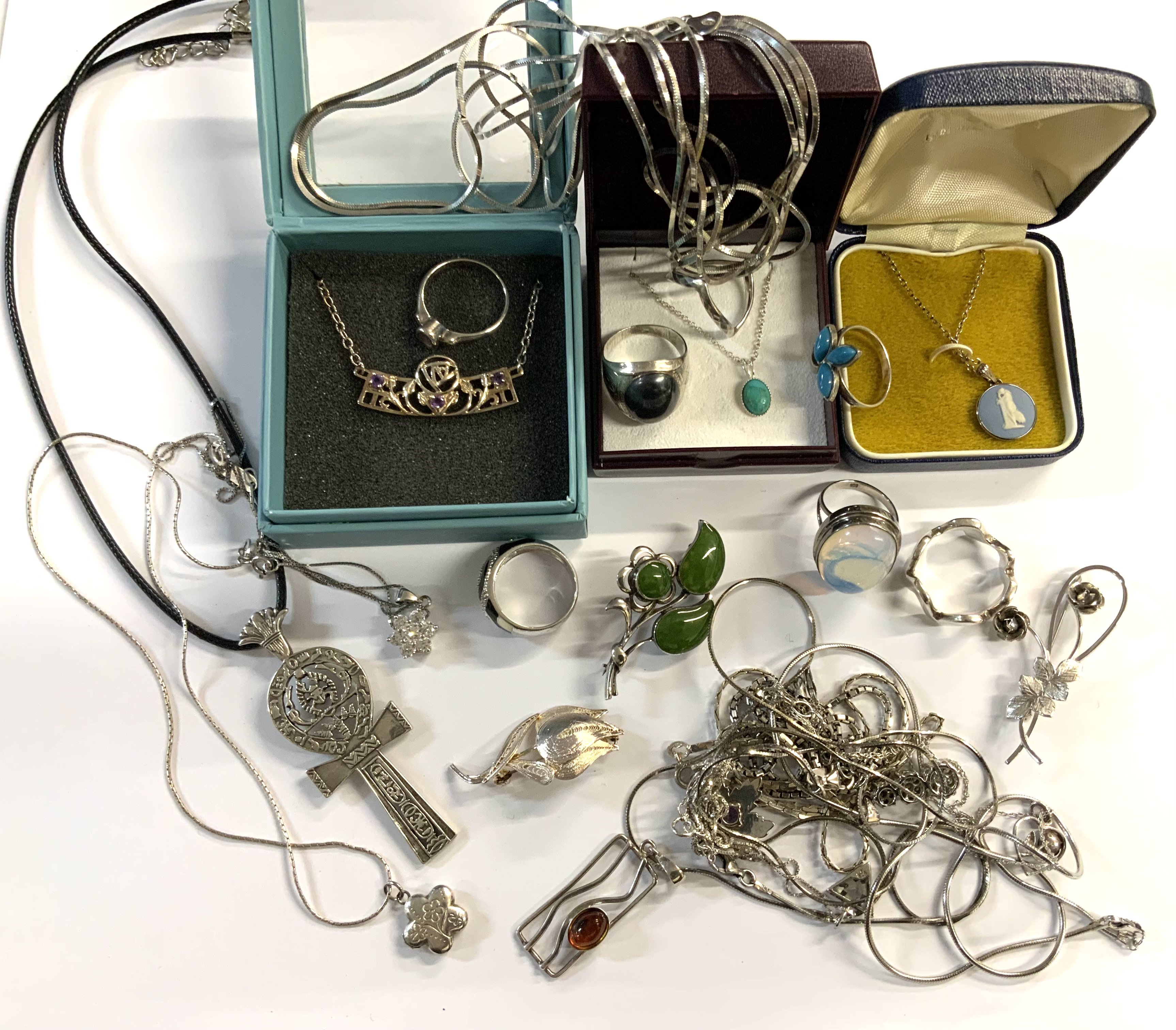 a mixed lot of sterling silver jewellery. (A)