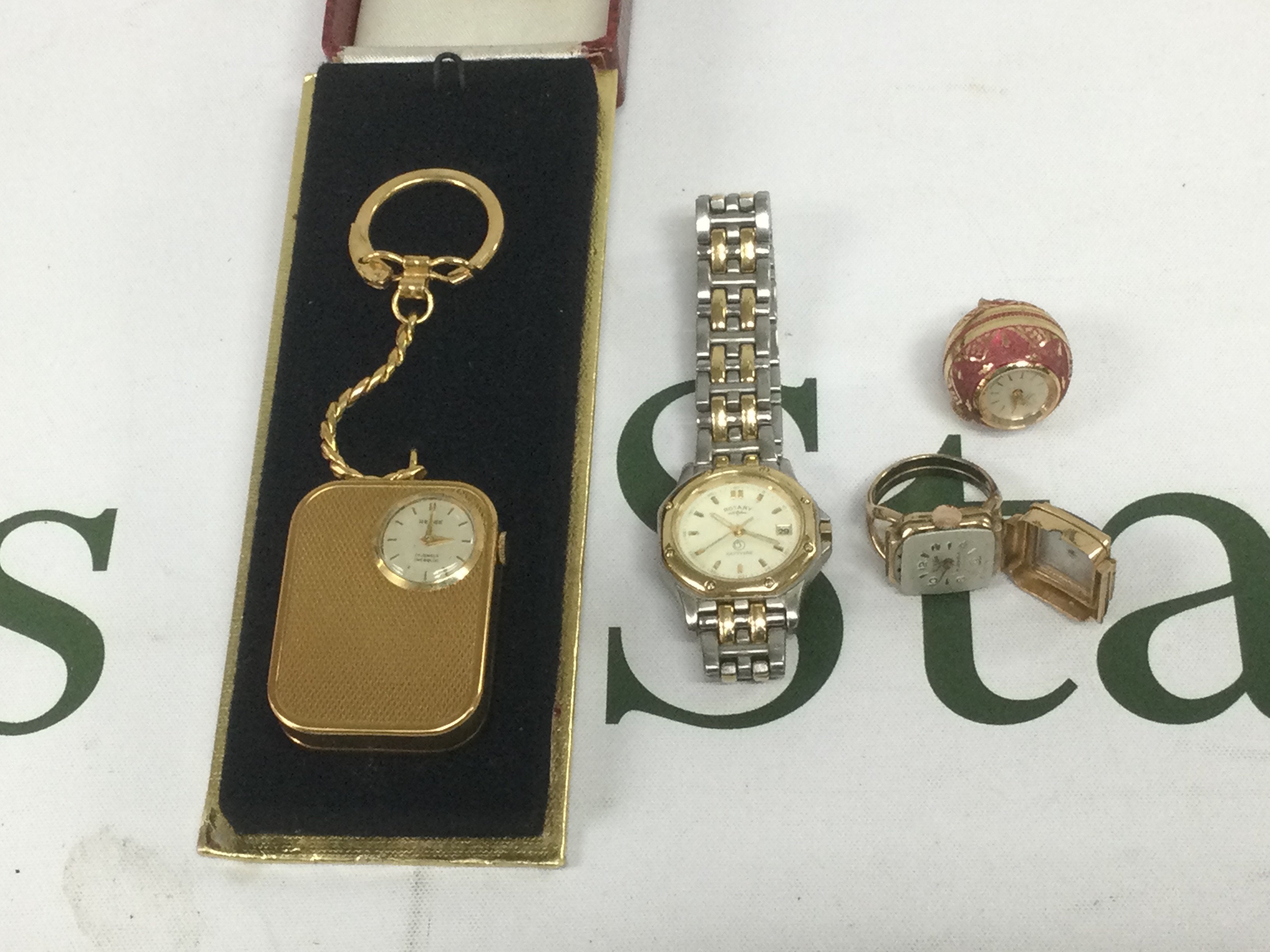 Thre vintage watches and a Rotary ladies watch (4). Shipping category B.