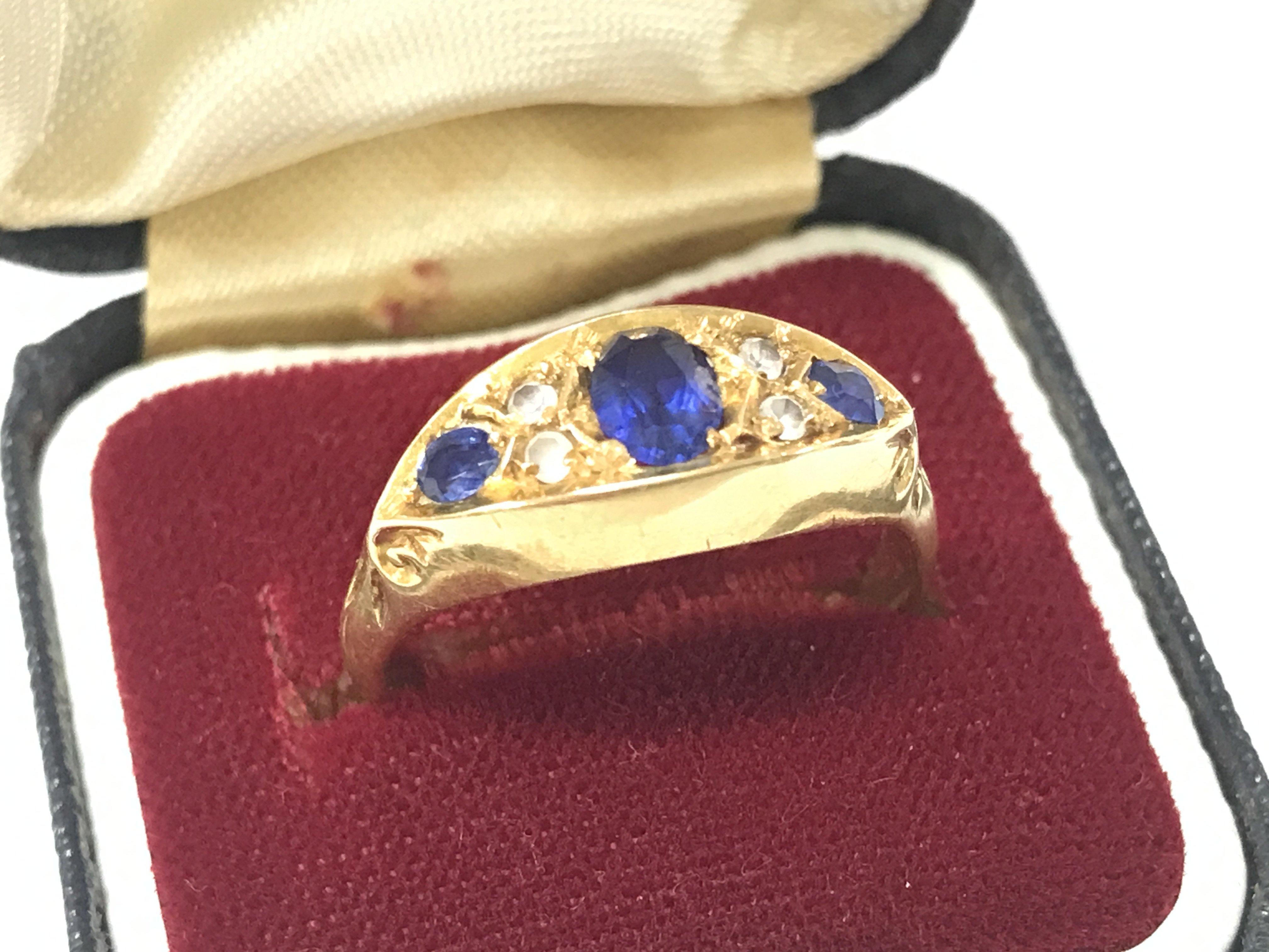 An 18ct gold sapphire set three stone ring, 4.2g total weight. Size P. Postage category A