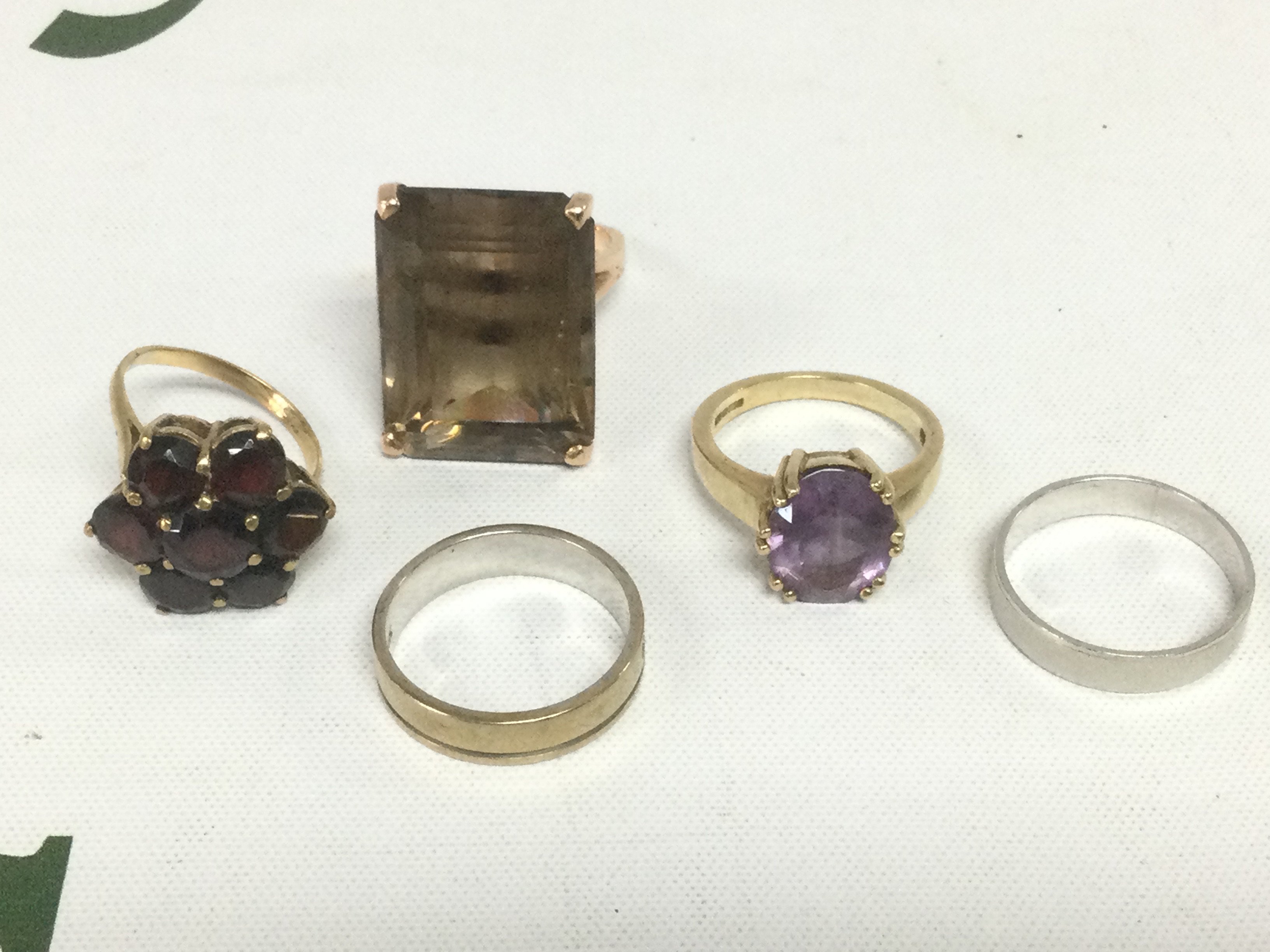 Five gold rings, approx total weight 26.9g. Shipping category A.