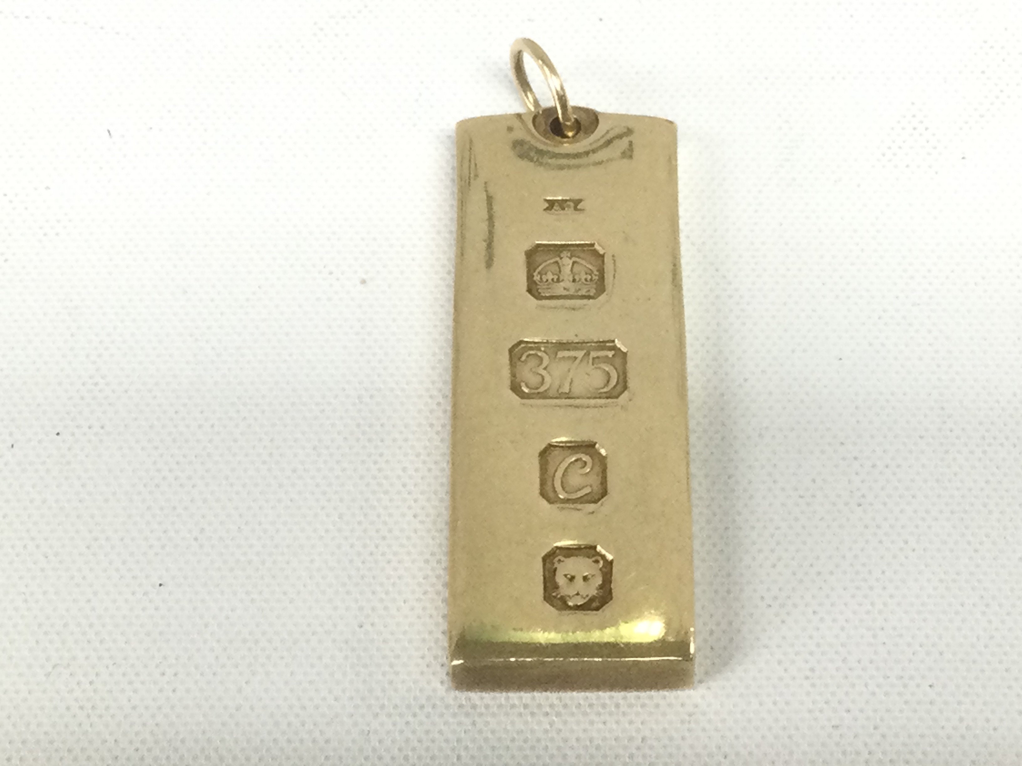 A gold ingot, approx 29.6g. Shipping category A.