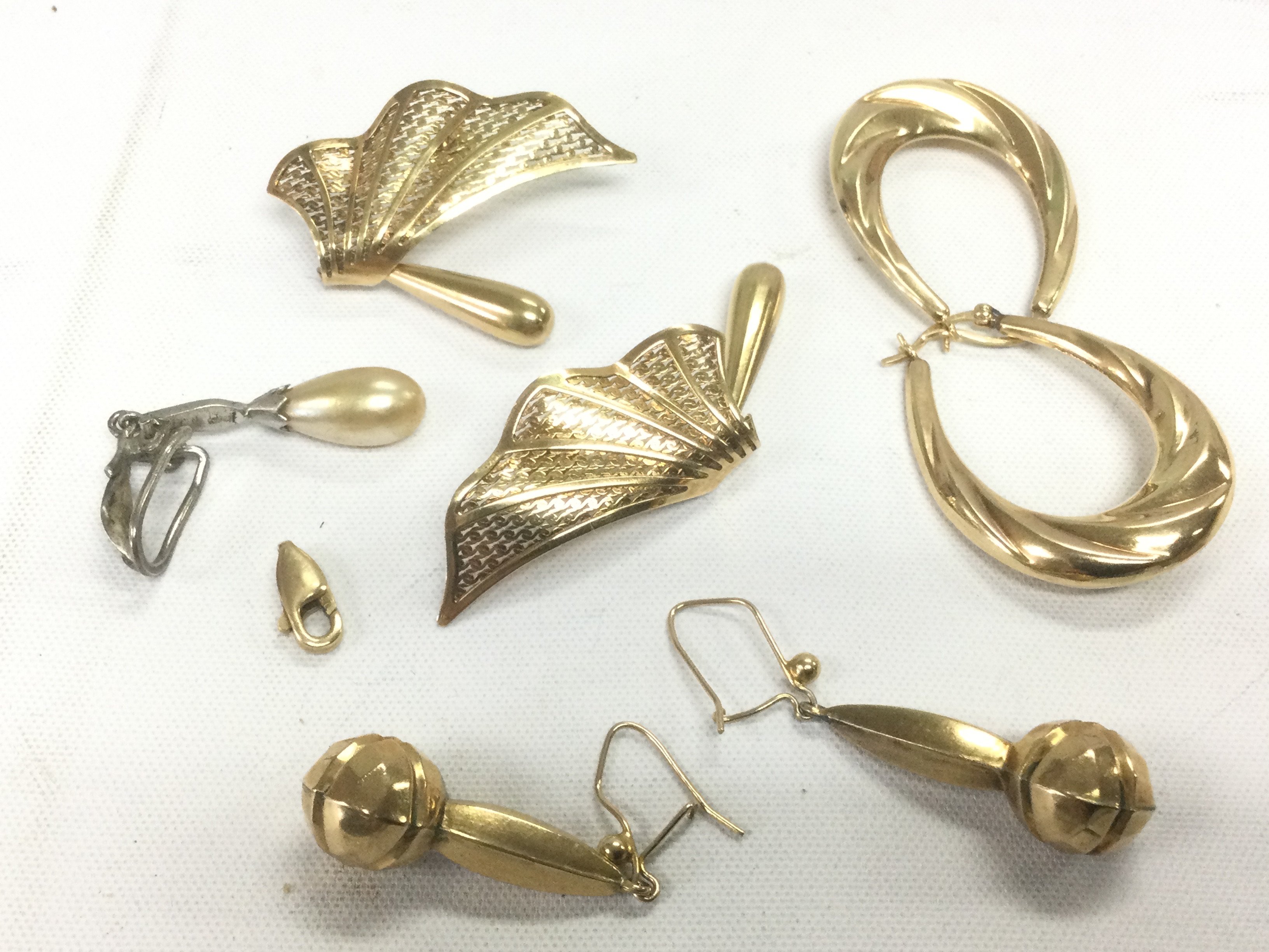 A small collection of earrings including gold examples. Shipping category A.