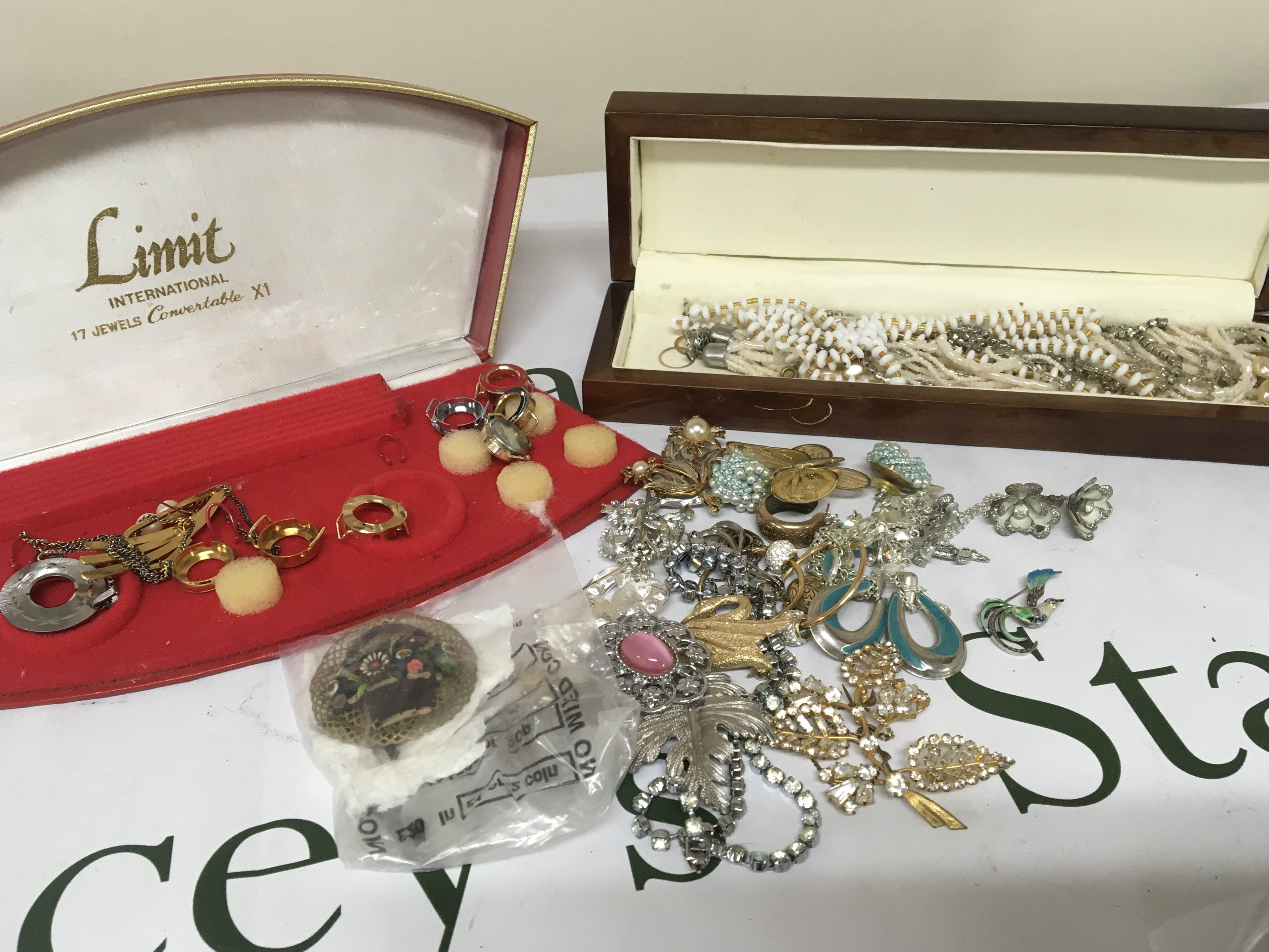 A collection of mixed costume jewellery.