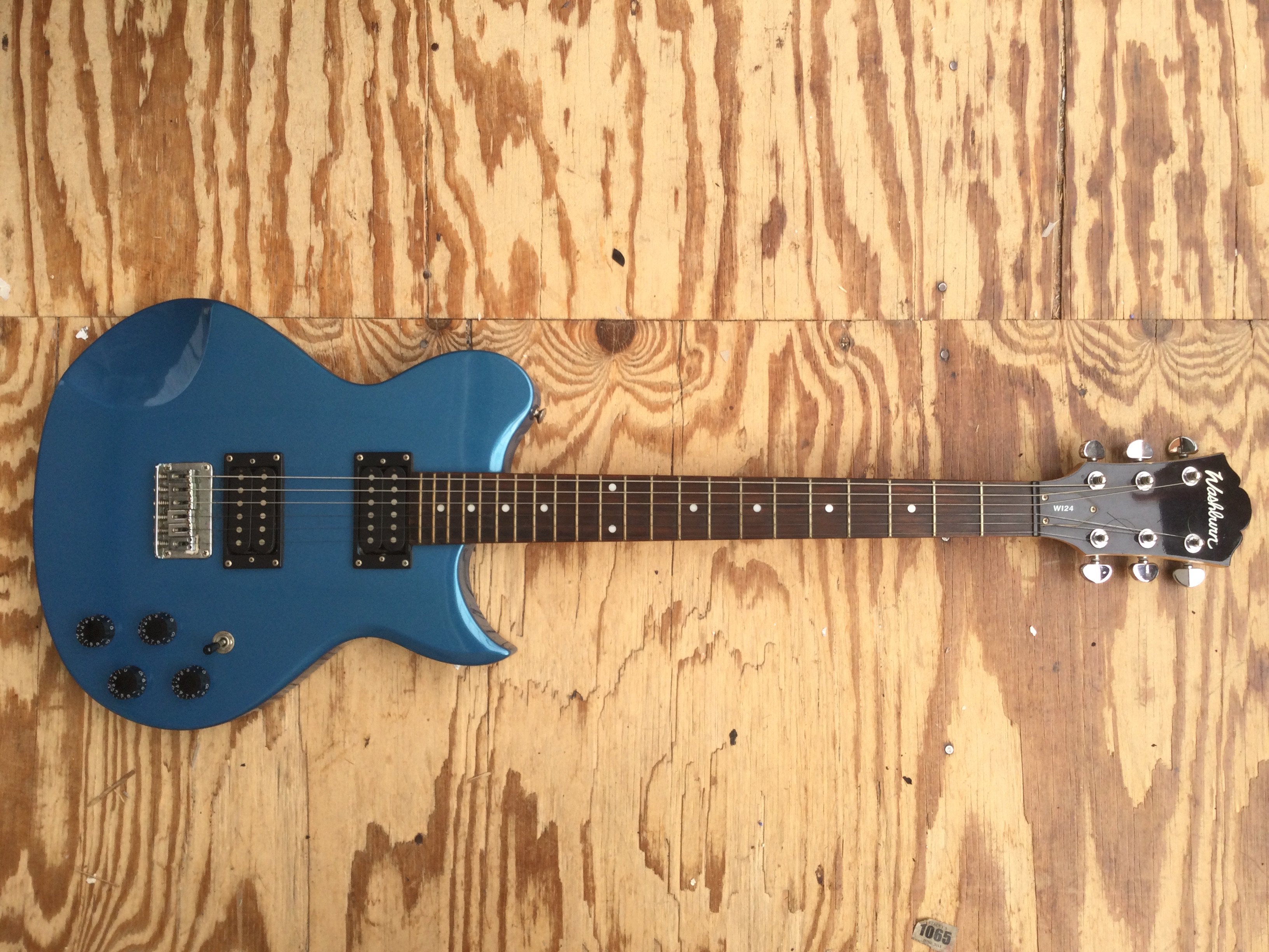 A Washburn WI24 electric guitar and gig bag.
